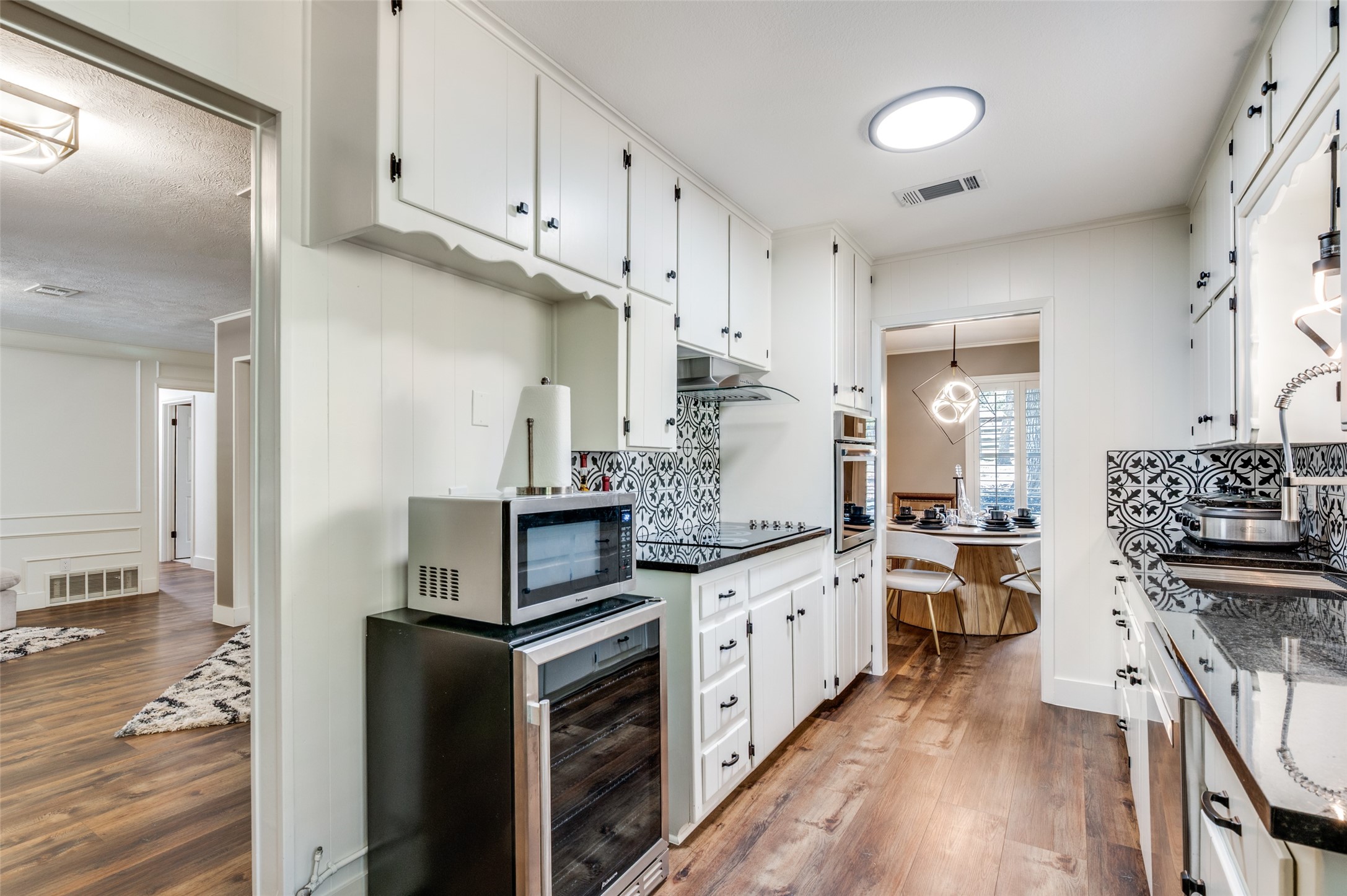 Arlington, Texas, 76017, United States, 3 Bedrooms Bedrooms, ,4 BathroomsBathrooms,Residential,For Sale,1934501