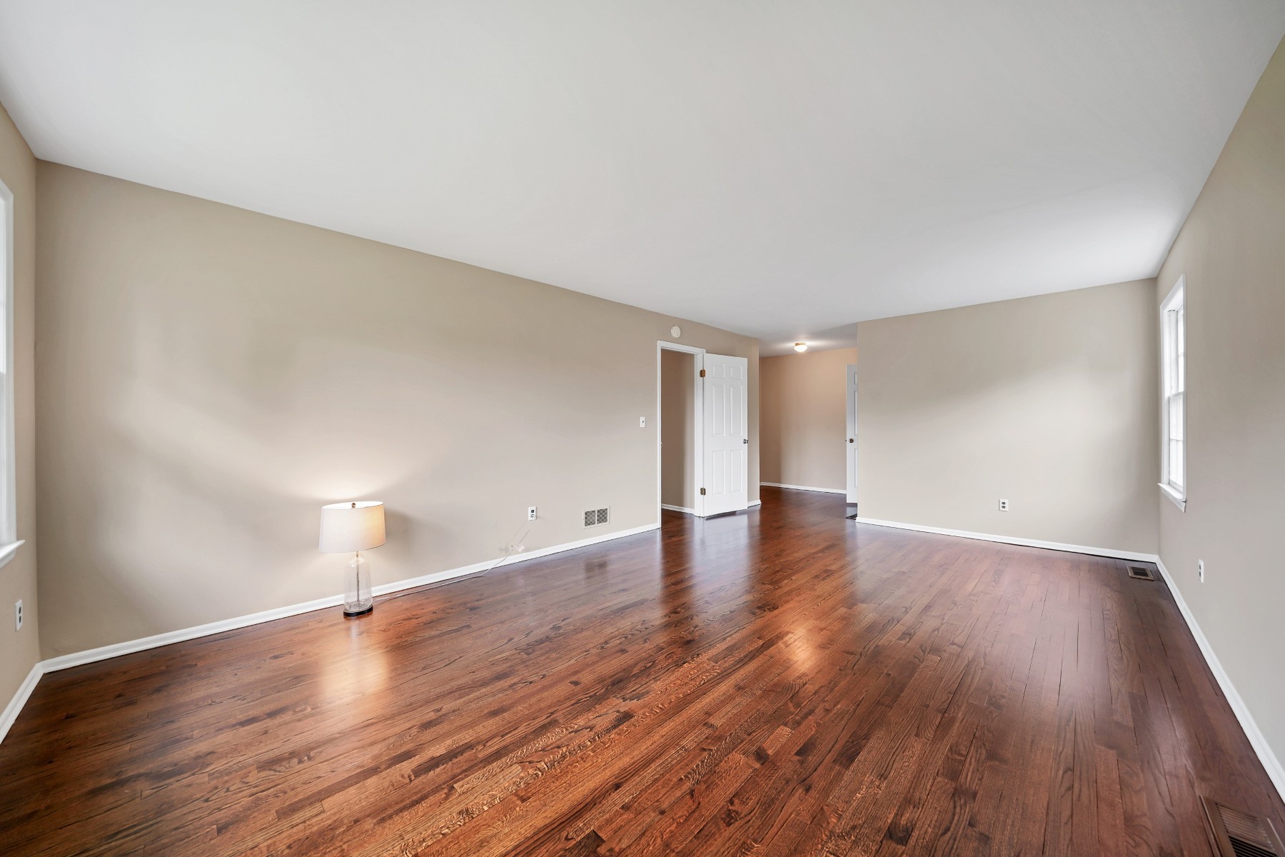  Beautifully Maintained Colonial with Expansive Backyard - 物件實景