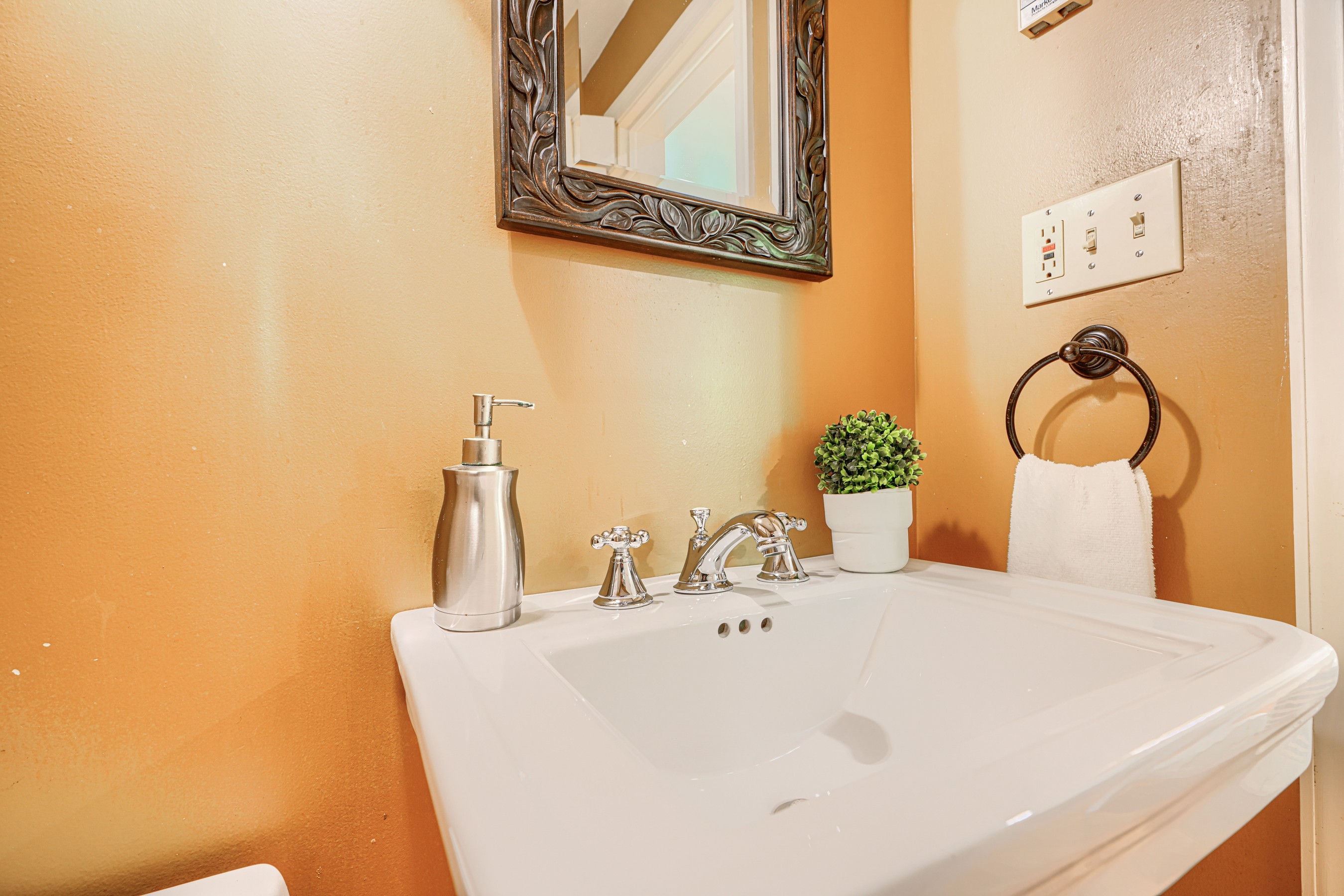  ROLAND PARK - 物件實景