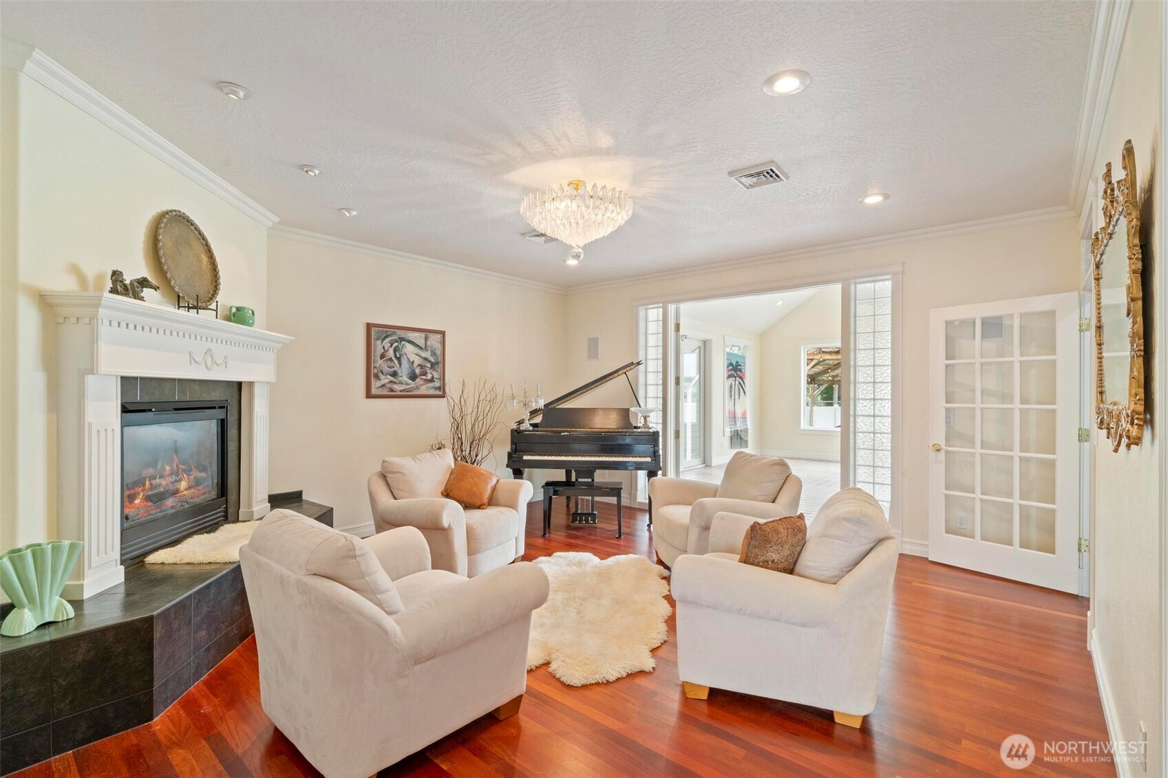 Centralia, Washington, 98531, United States, 3 Bedrooms Bedrooms, ,3 BathroomsBathrooms,Residential,For Sale,1983563