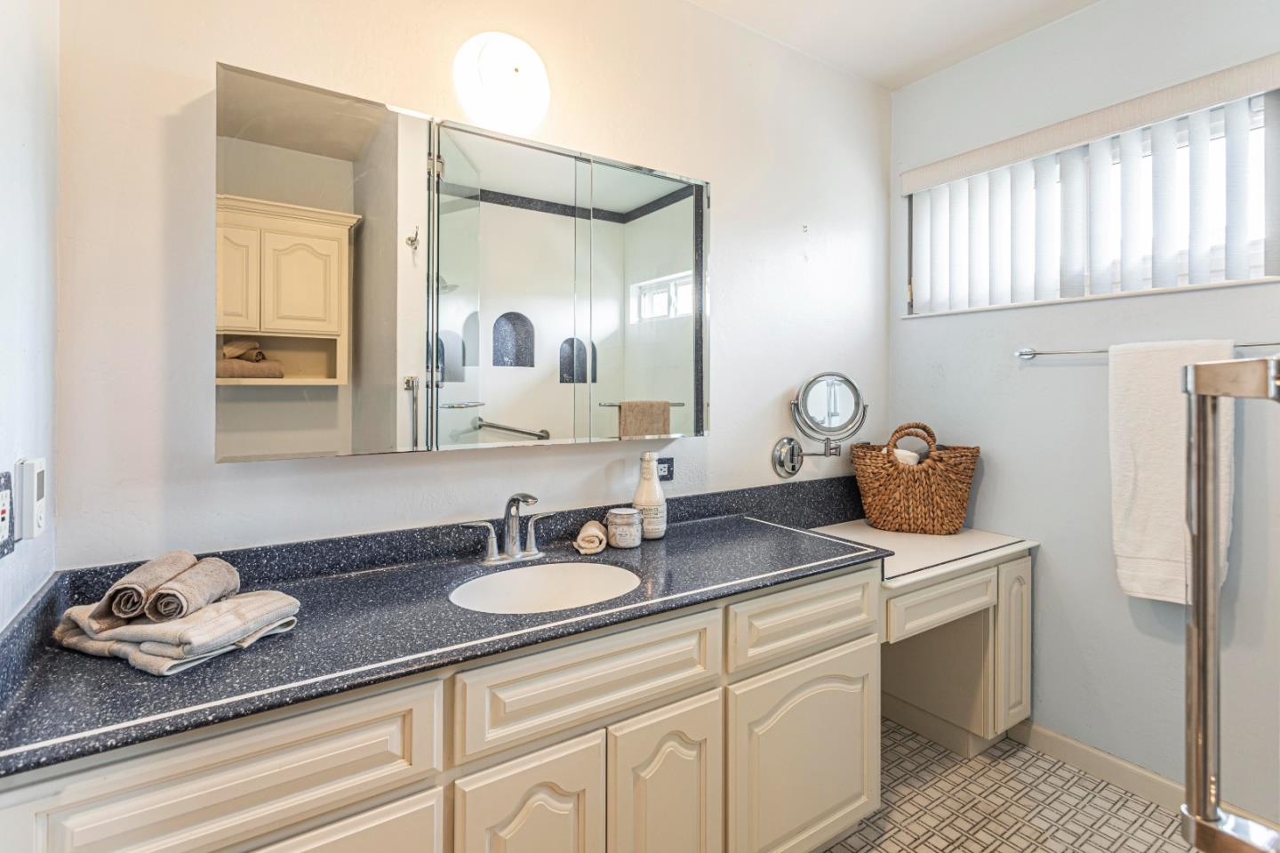 Hollister, California, 95023, United States, 4 Bedrooms Bedrooms, ,3 BathroomsBathrooms,Residential,For Sale,1750657