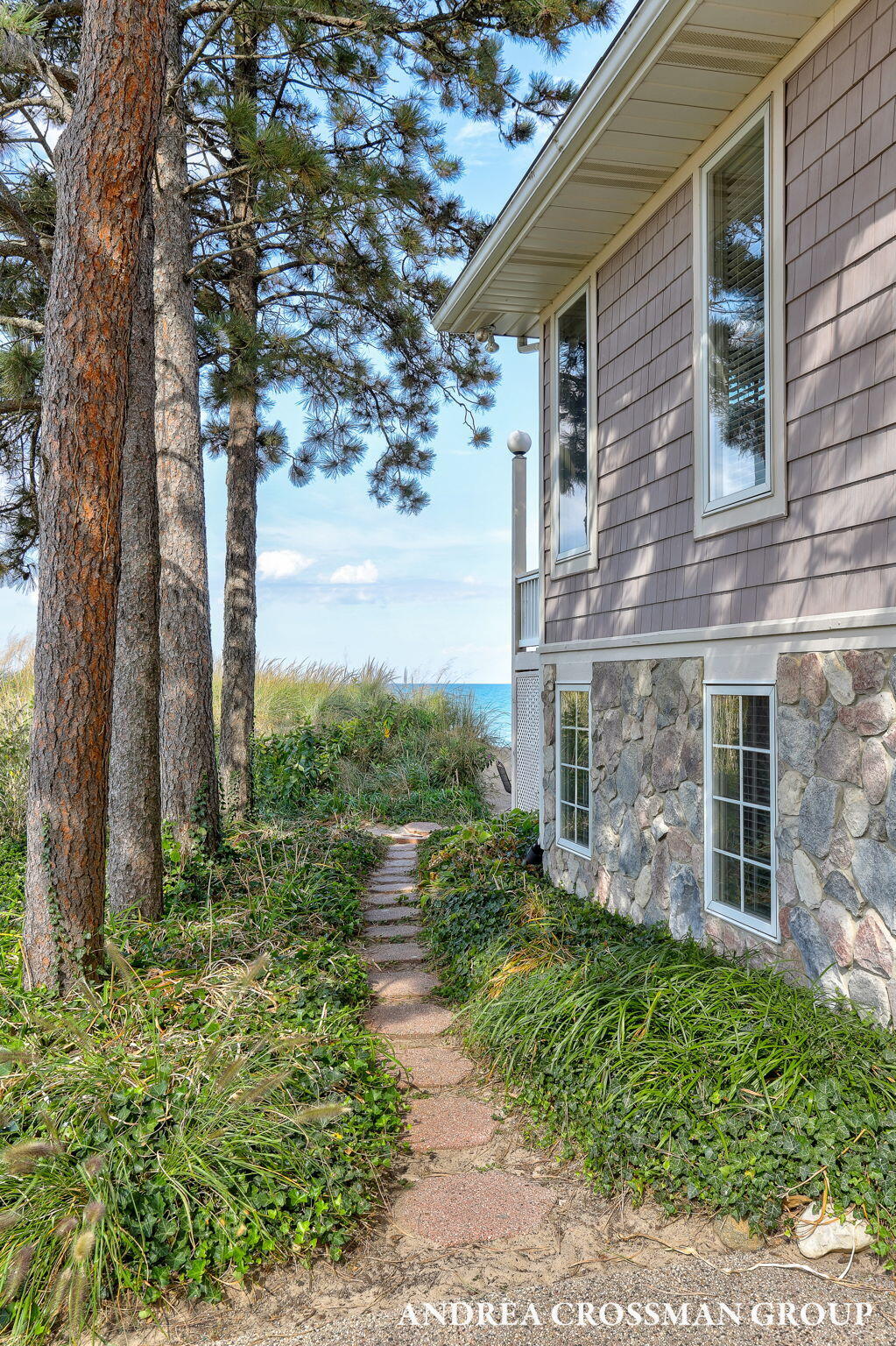 St. Joseph, Michigan, 49085, United States, 4 Bedrooms Bedrooms, ,4 BathroomsBathrooms,Residential,For Sale,1960959