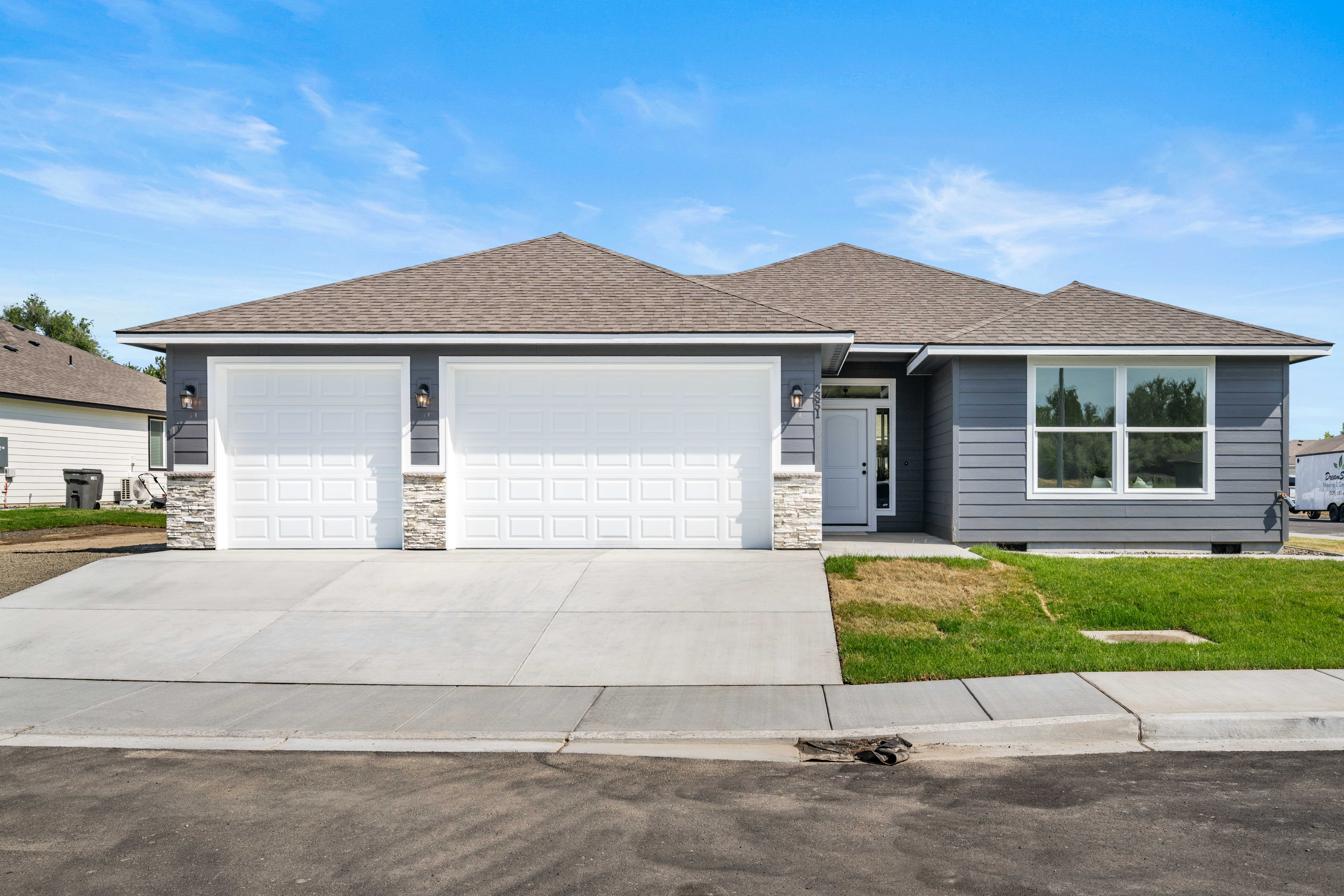  3 Car Garage, Great Floor Plan & Corner Lot - 物件實景