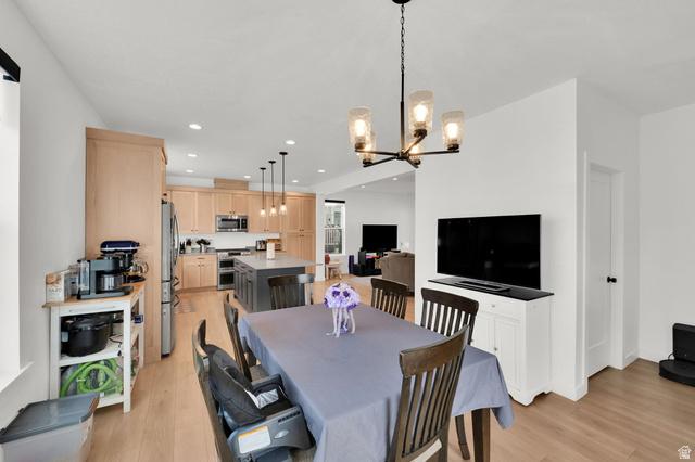 South Jordan, Utah, 84009, United States, 5 Bedrooms Bedrooms, ,4 BathroomsBathrooms,Residential,For Sale,2010357