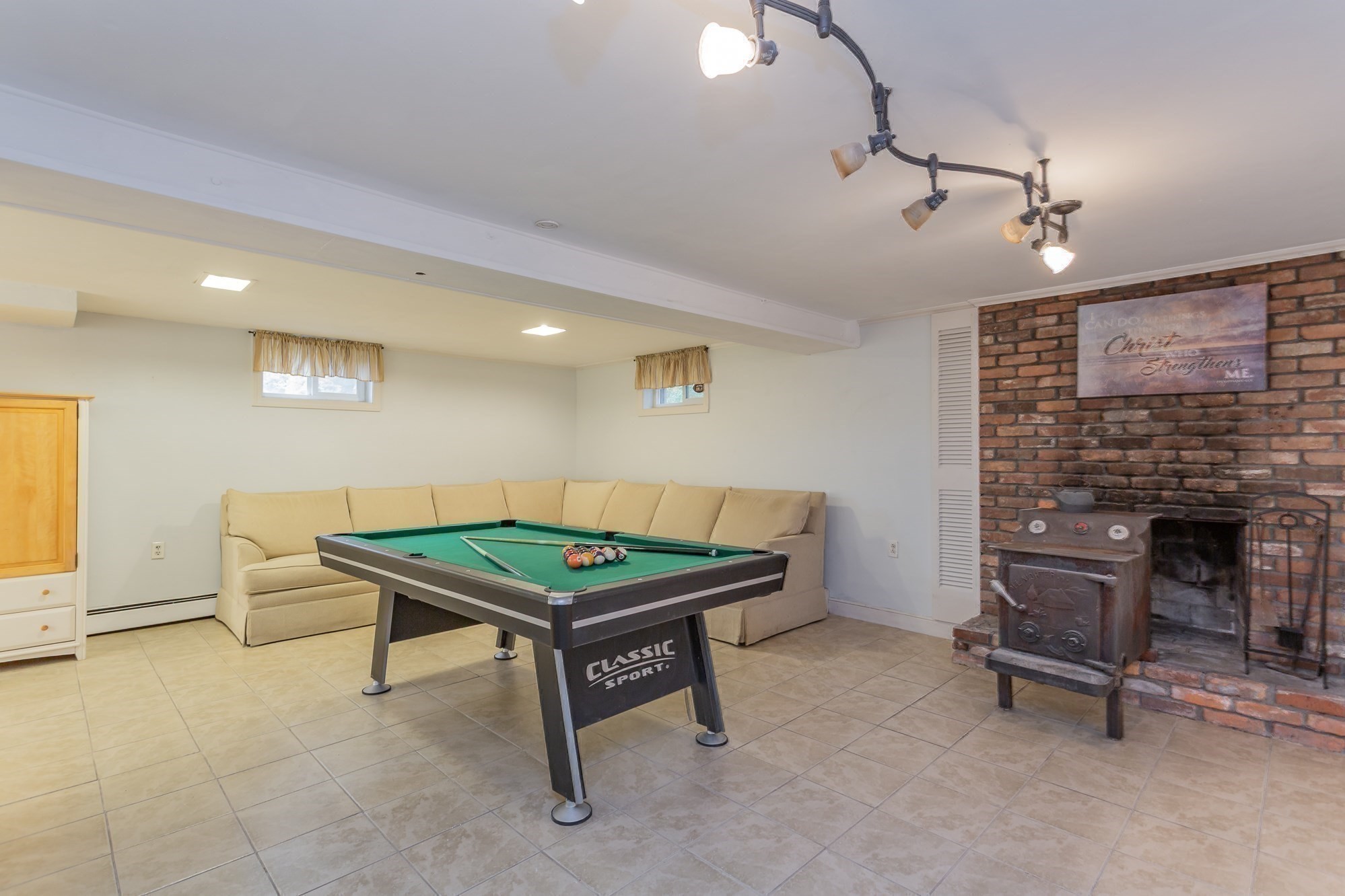 Raynham, Massachusetts, 02767, United States, 4 Bedrooms Bedrooms, ,3 BathroomsBathrooms,Residential,For Sale,1989927