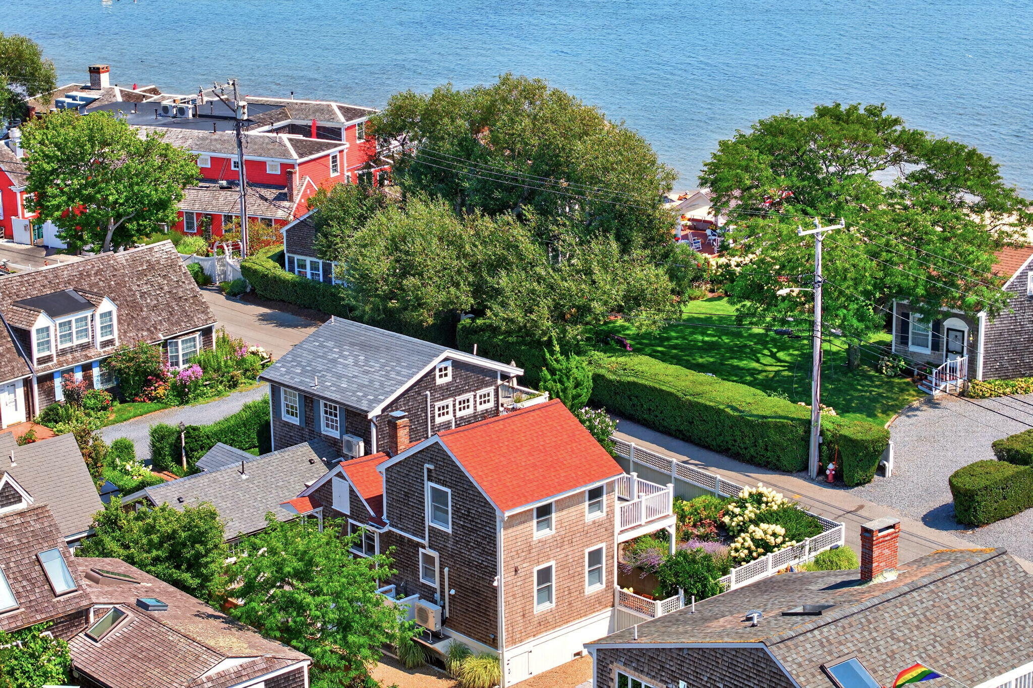  West End Elegance with Water Views, Private Gardens & Two-Car Parking - 物件實景