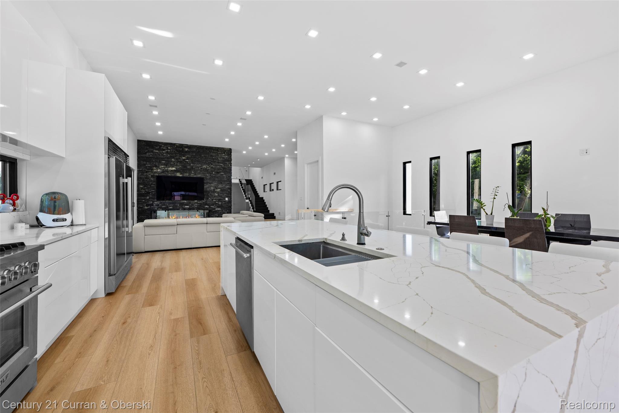 Farmington, Michigan, 48334, United States, 7 Bedrooms Bedrooms, ,8 BathroomsBathrooms,Residential,For Sale,1980731