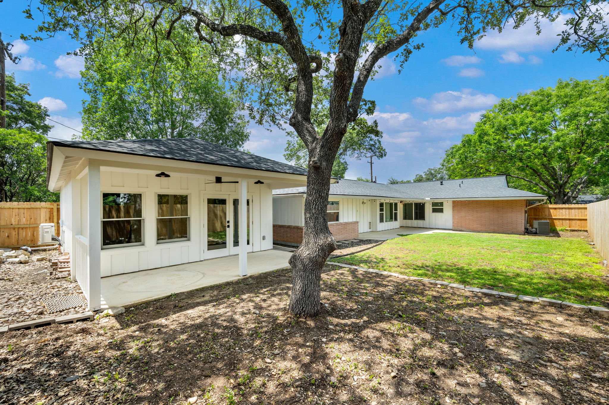  Refined Mid-Century Modern with Casita in Alamo Heights ISD - 物件實景