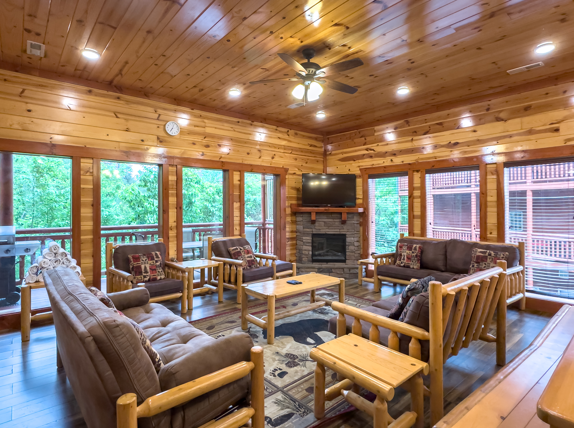 Sevierville, Tennessee, 37862, United States, 6 Bedrooms Bedrooms, ,7 BathroomsBathrooms,Residential,For Sale,1798299