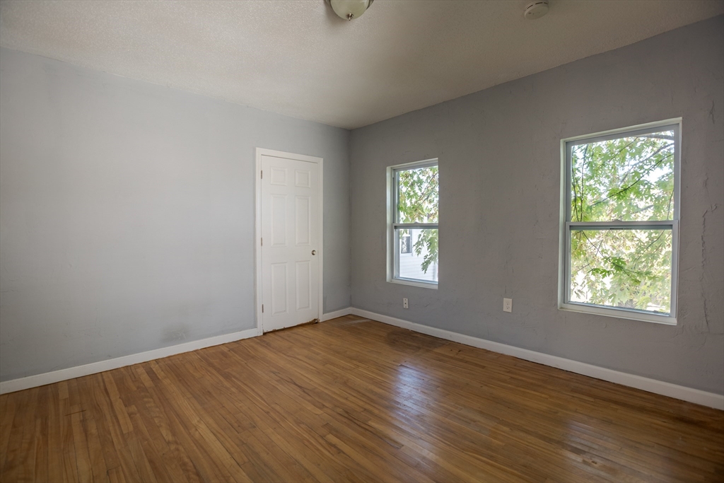 Worcester, Massachusetts, 01604, United States, 8 Bedrooms Bedrooms, ,4 BathroomsBathrooms,Residential,For Sale,1981131