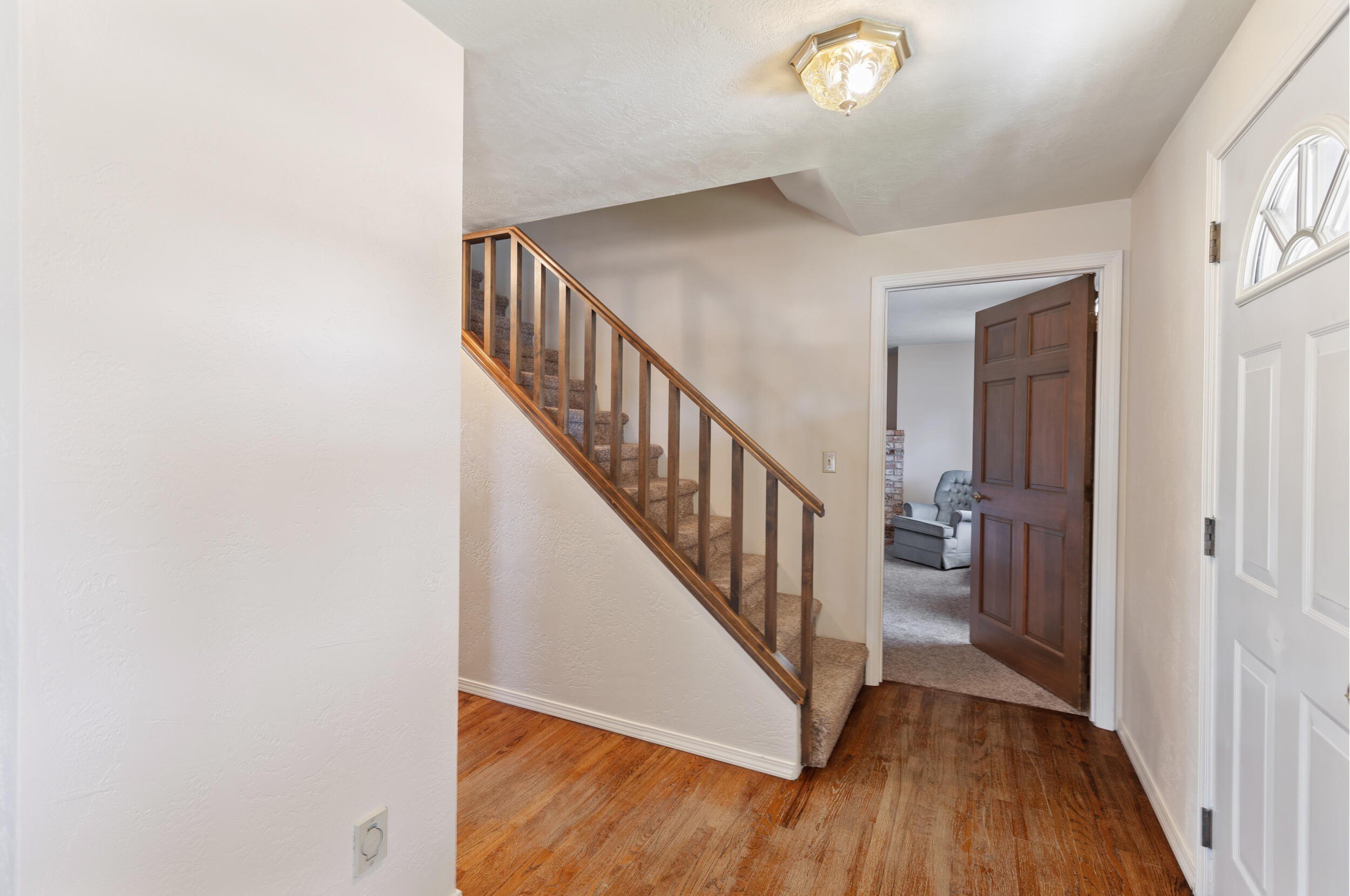 Medford, Oregon, 97504, United States, 4 Bedrooms Bedrooms, ,3 BathroomsBathrooms,Residential,For Sale,1974325