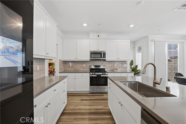 Fontana, California, 92336, United States, 4 Bedrooms Bedrooms, ,4 BathroomsBathrooms,Residential,For Sale,1981803