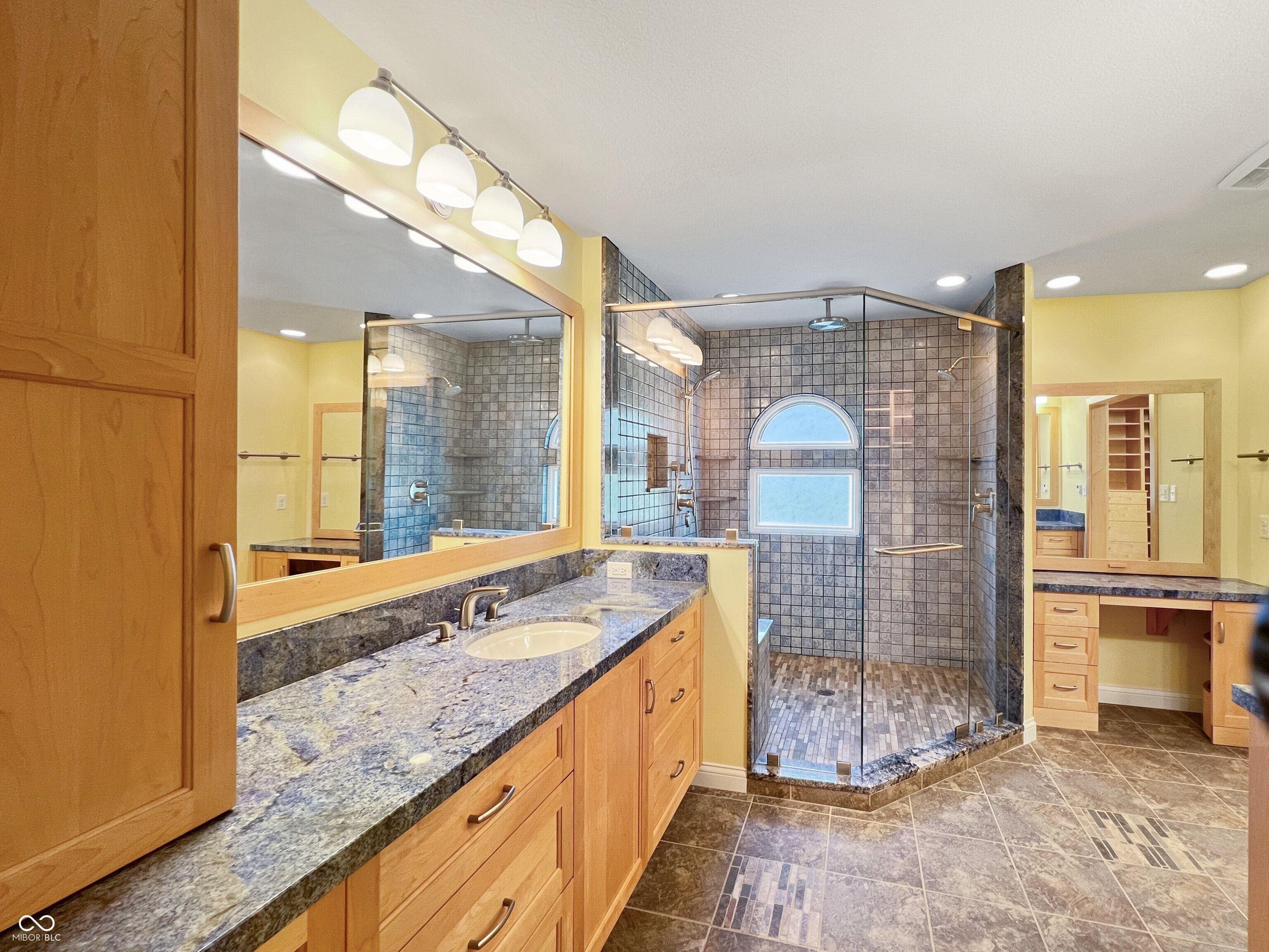 Columbus, Indiana, 47201, United States, 5 Bedrooms Bedrooms, ,6 BathroomsBathrooms,Residential,For Sale,1979621