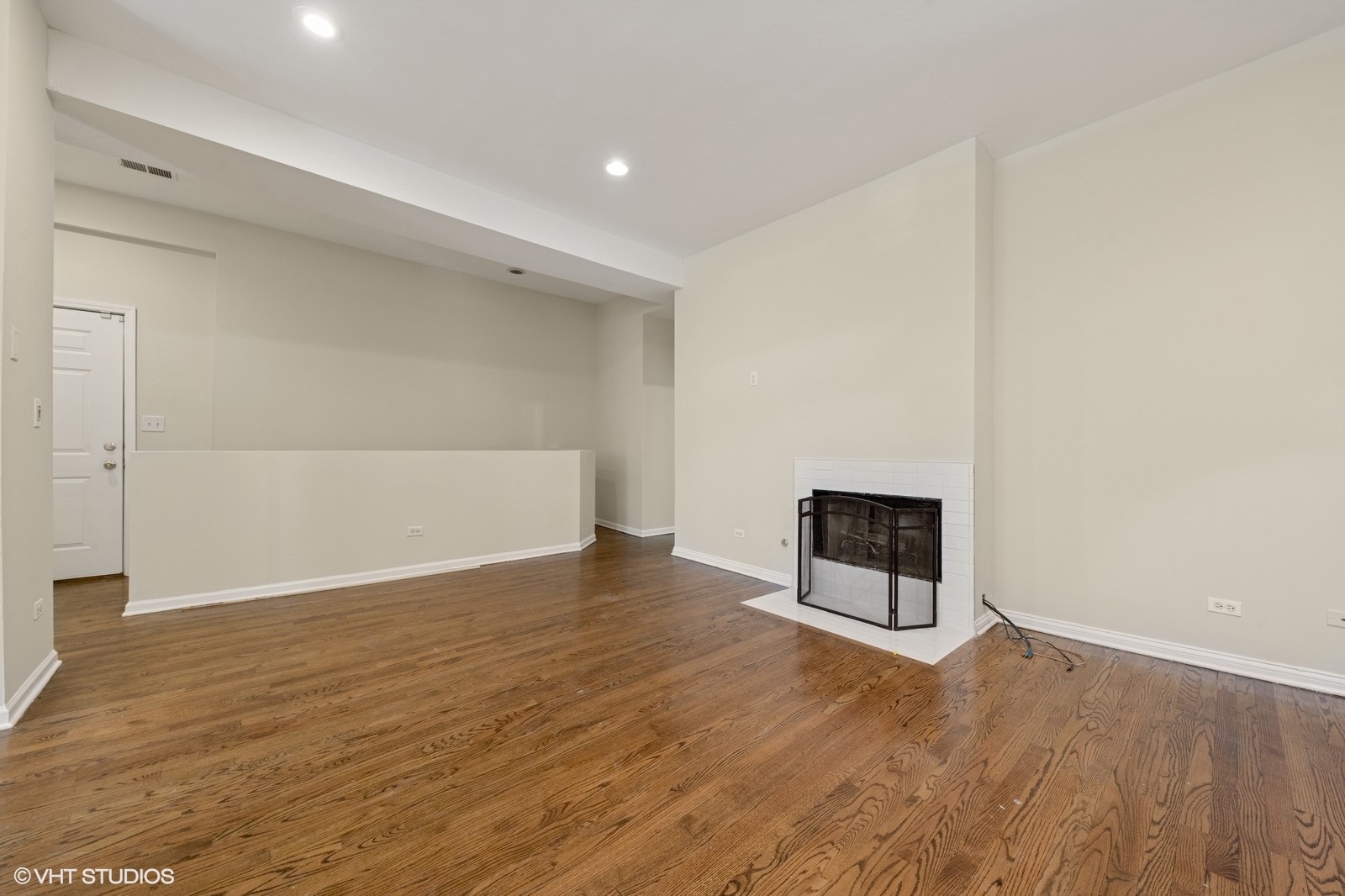 Chicago, Illinois, 60637, United States, 4 Bedrooms Bedrooms, ,3 BathroomsBathrooms,Residential,For Sale,1777528
