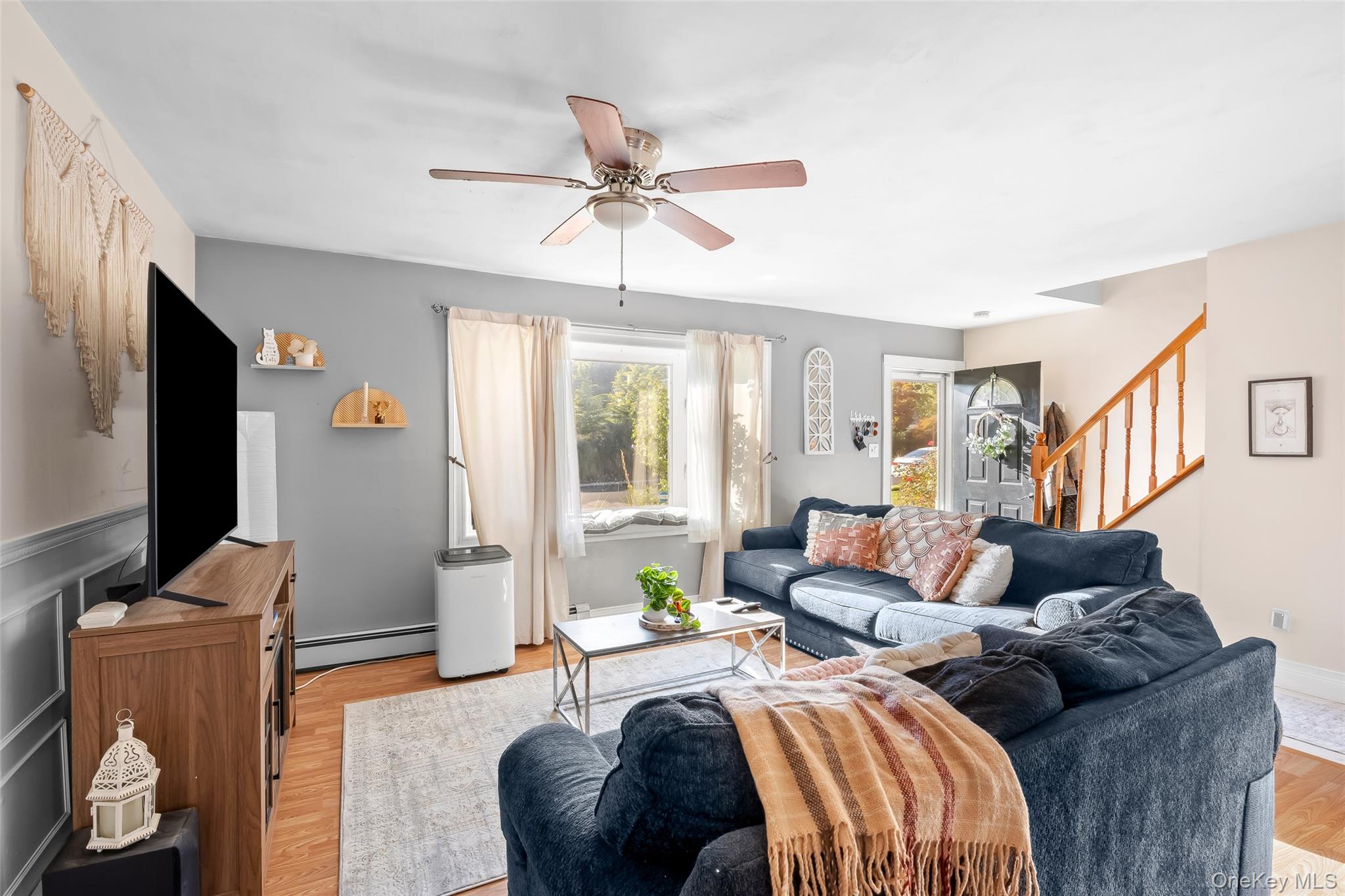 Farmingville, New York, 11738, United States, 4 Bedrooms Bedrooms, ,2 BathroomsBathrooms,Residential,For Sale,1928203