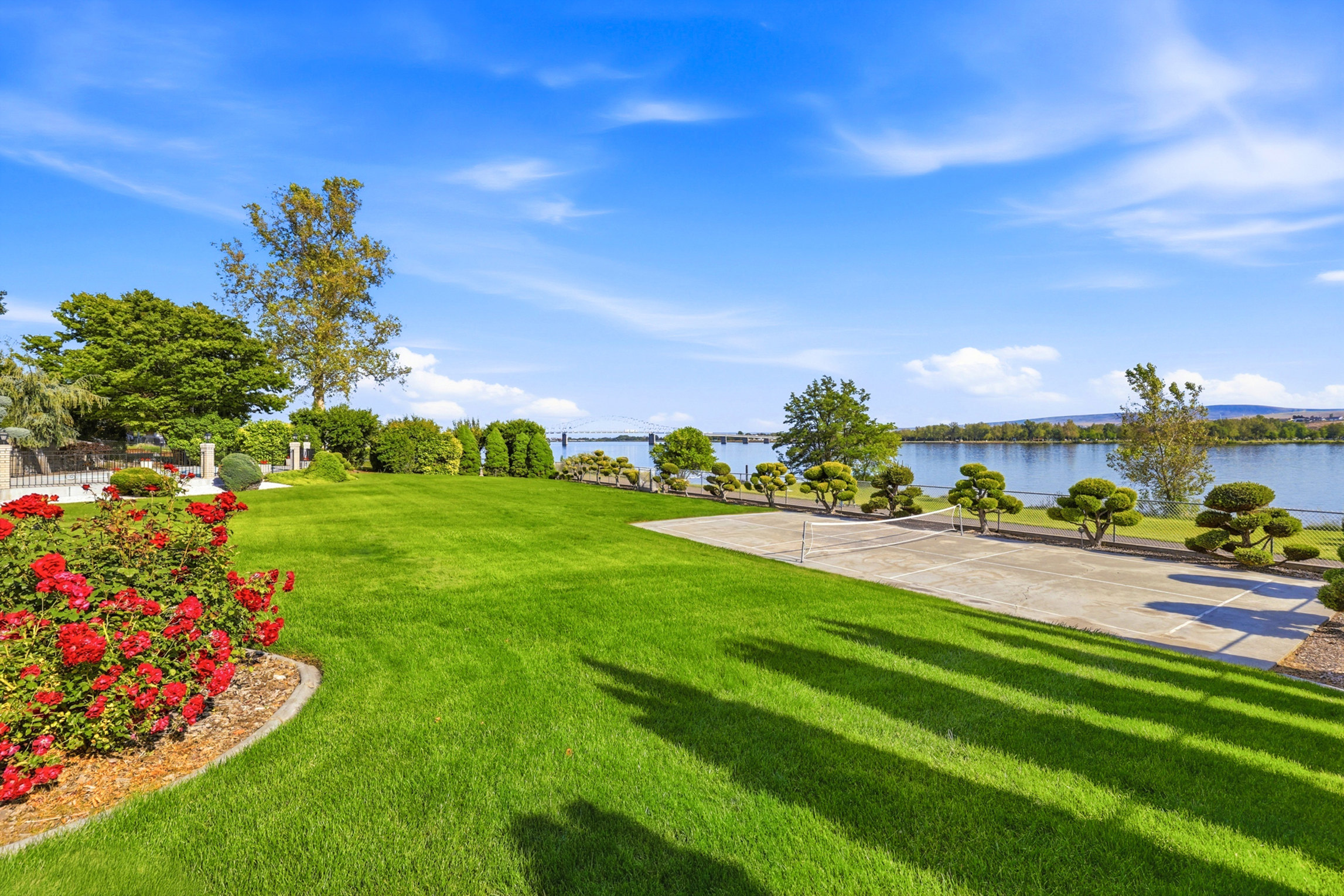  Prime Columbia River Frontage, Pool, large lot - 物件實景