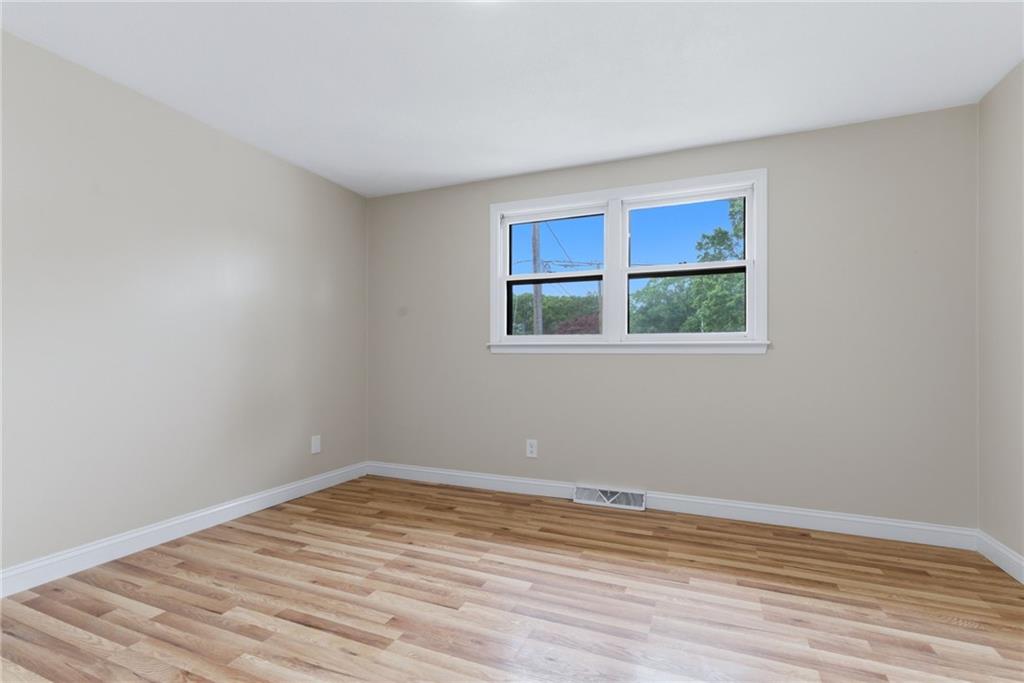 Warwick, Rhode Island, 02889, United States, 5 Bedrooms Bedrooms, ,3 BathroomsBathrooms,Residential,For Sale,2048258
