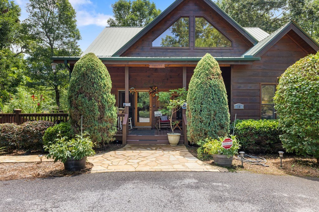 Blairsville, Georgia, 30512, United States, 3 Bedrooms Bedrooms, ,4 BathroomsBathrooms,Residential,For Sale,1895292