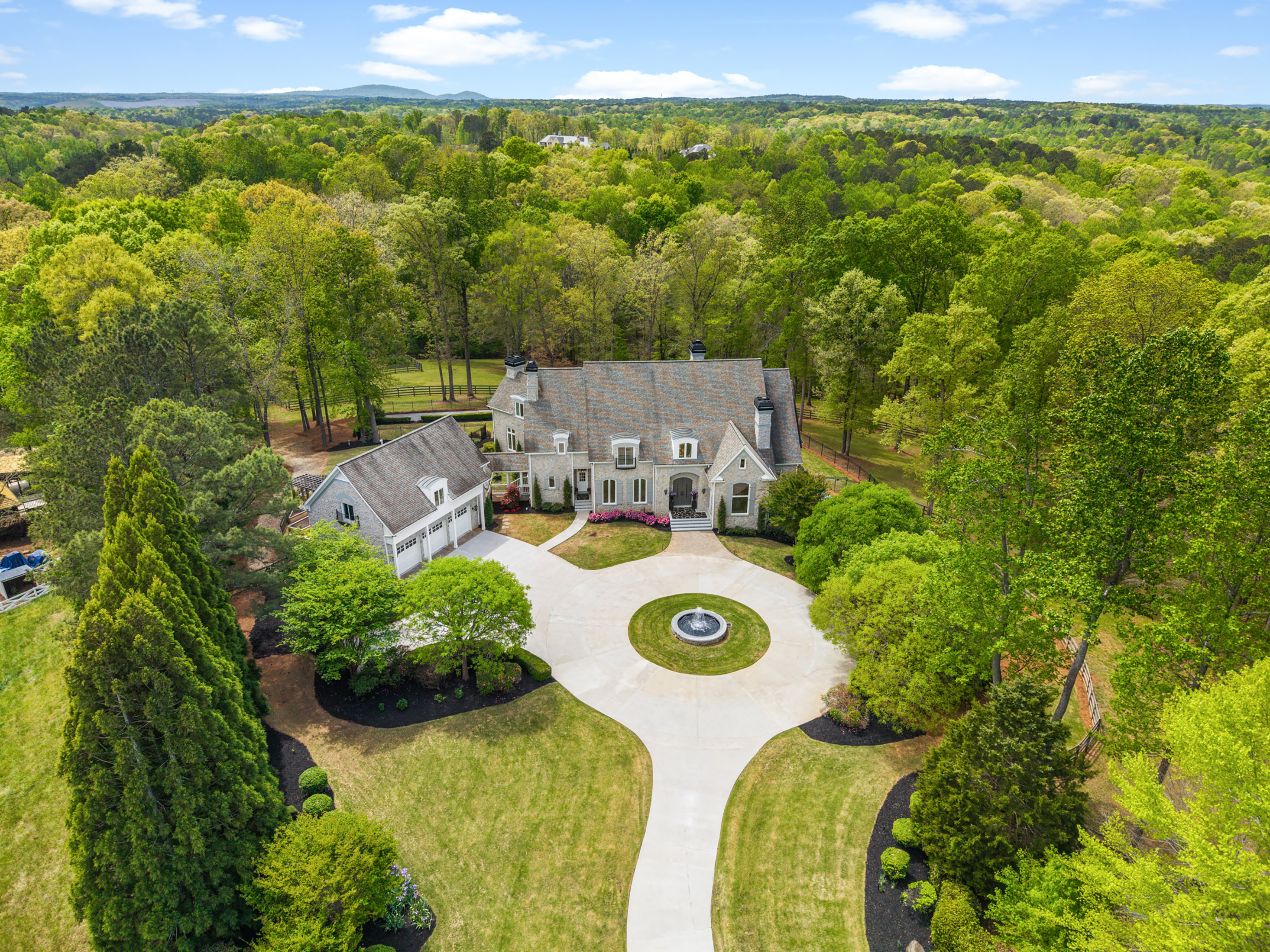  Experience Elevated Living in this Exceptional Estate-Style Residence - 物件實景