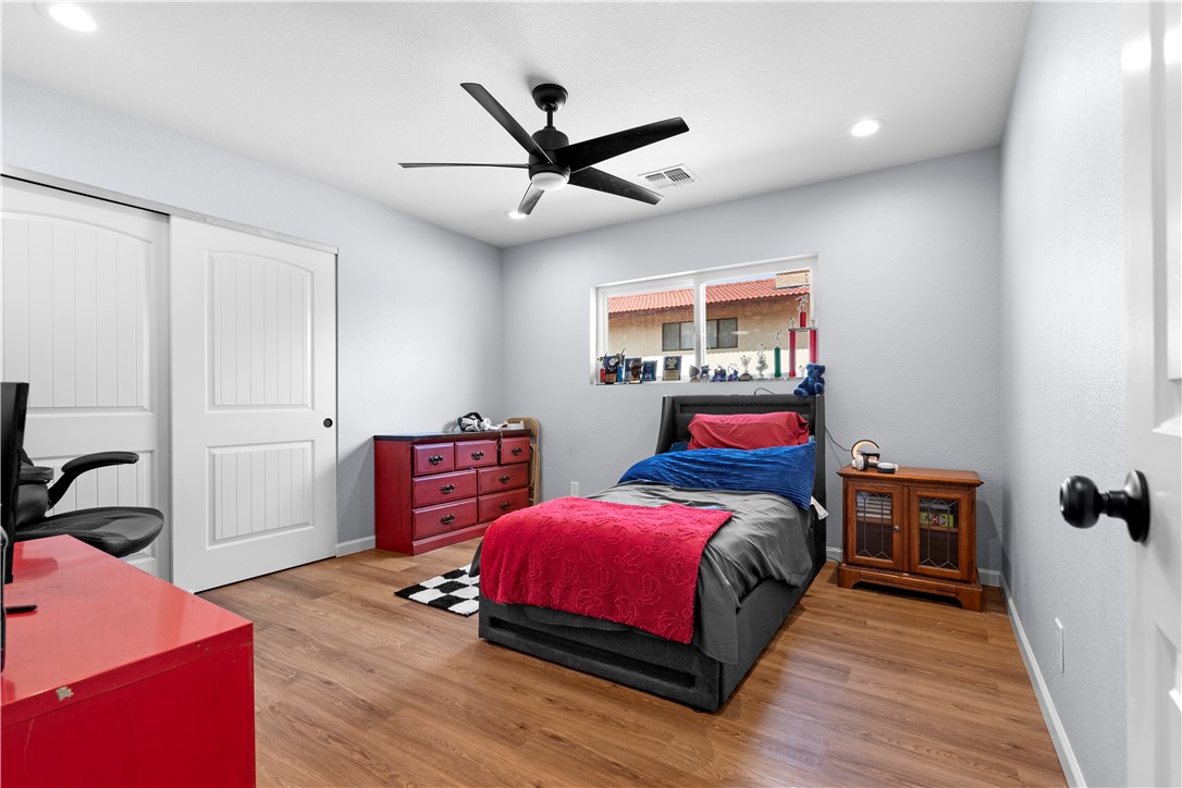 Kingman, Arizona, 86409, United States, 5 Bedrooms Bedrooms, ,1 BathroomBathrooms,Residential,For Sale,1891377