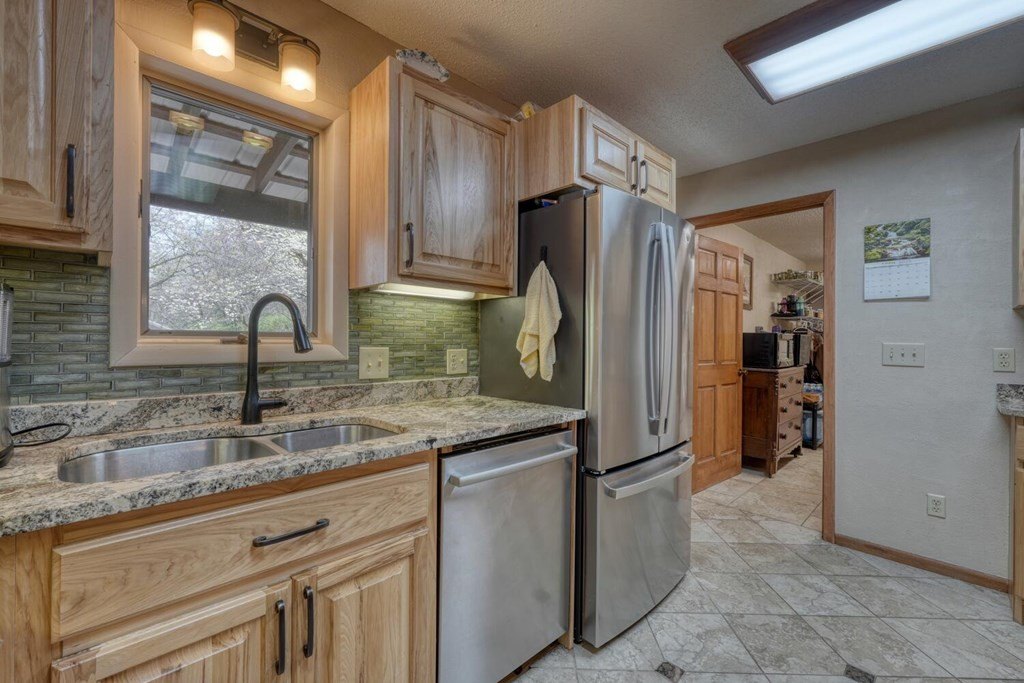 Hayesville, North Carolina, 28904, United States, 3 Bedrooms Bedrooms, ,4 BathroomsBathrooms,Residential,For Sale,1758410