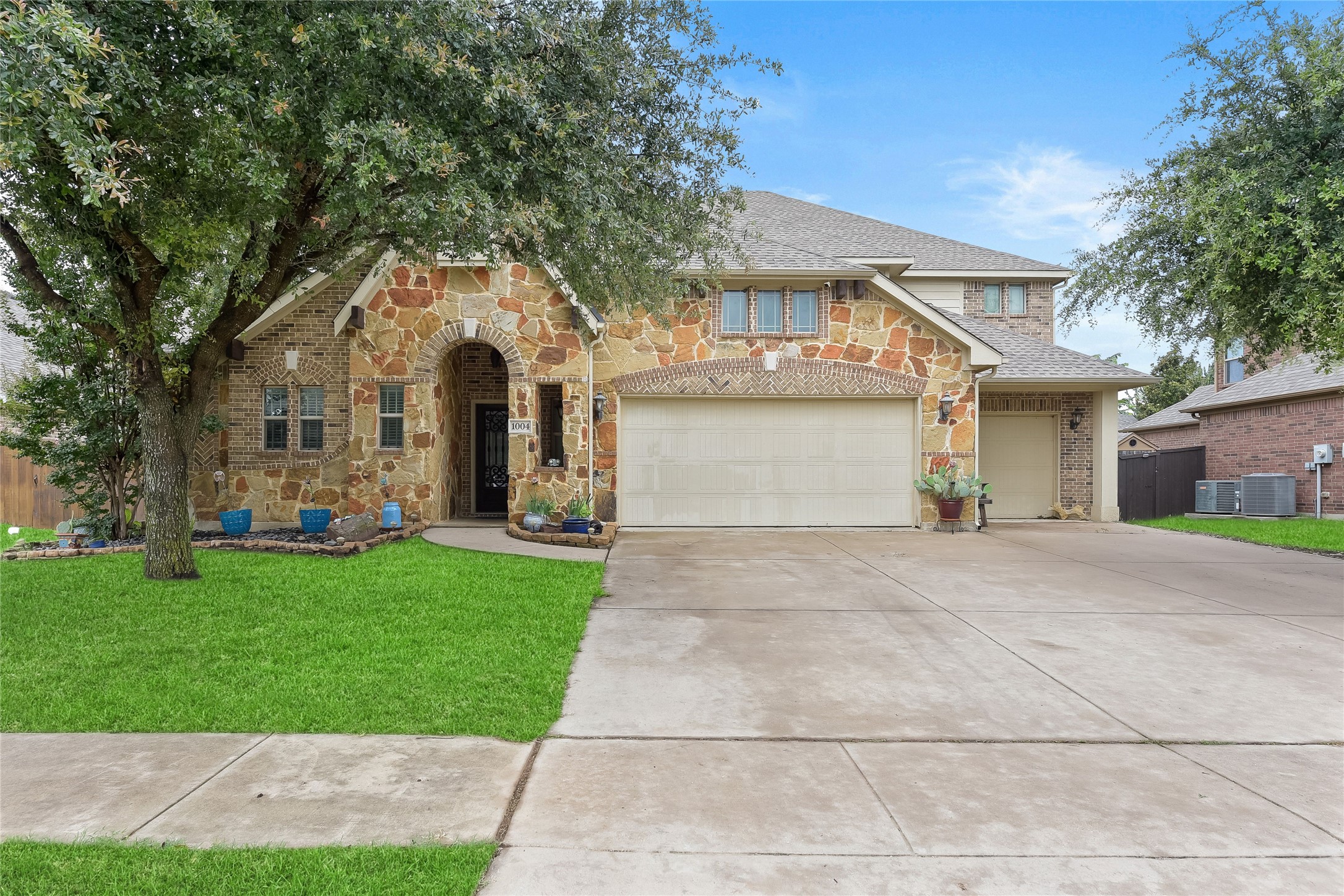 Burleson, Texas, 76028, United States, 4 Bedrooms Bedrooms, ,4 BathroomsBathrooms,Residential,For Sale,1874251