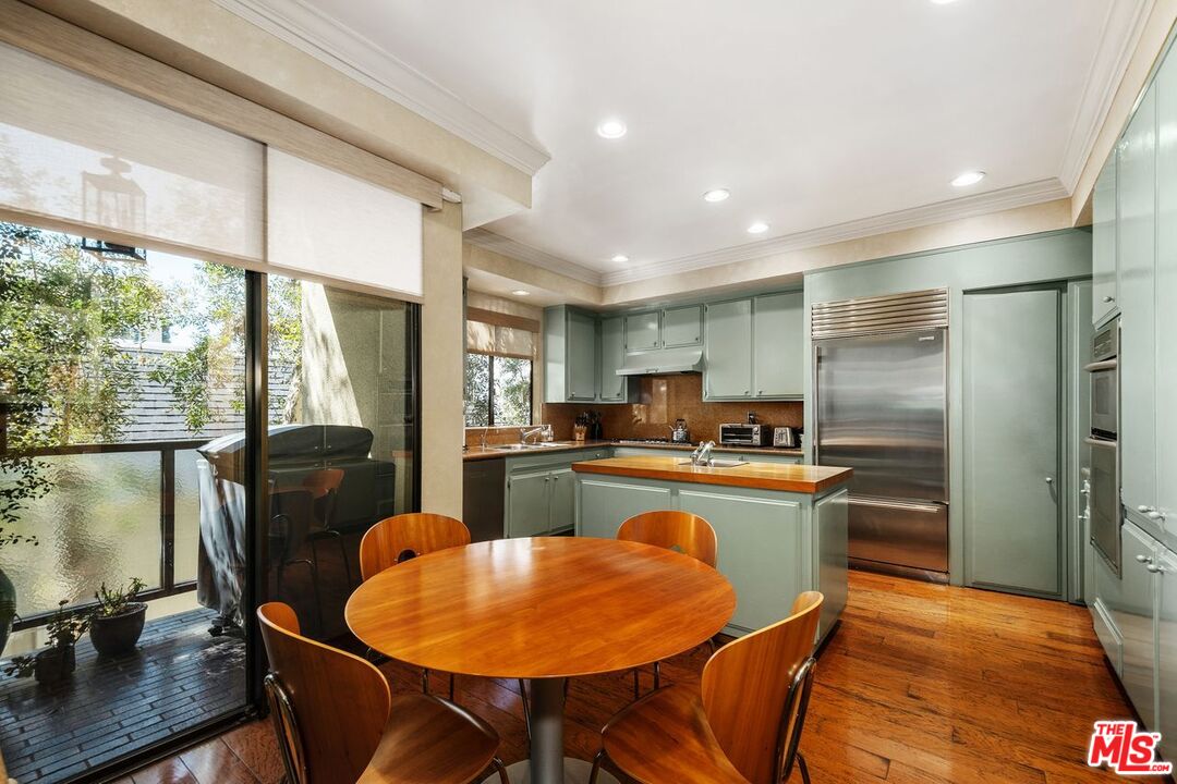 Beverly Hills, California, 90210, United States, 2 Bedrooms Bedrooms, ,3 BathroomsBathrooms,Residential,For Sale,1766726