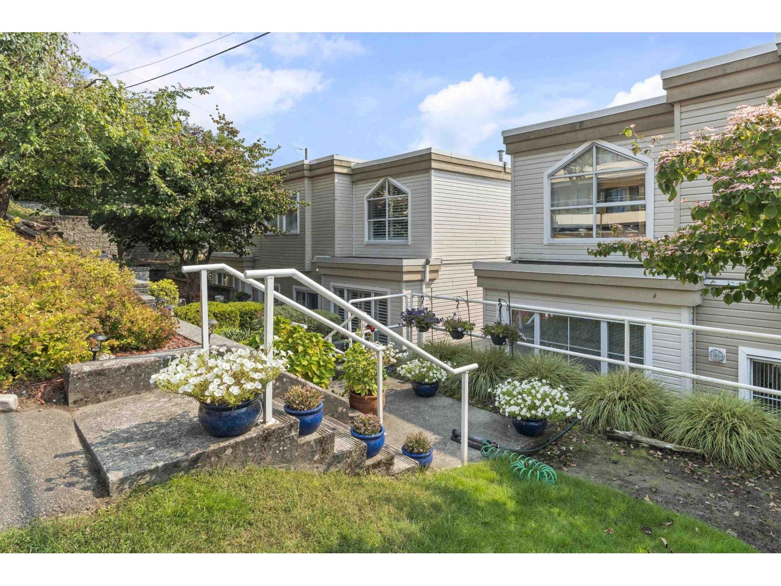 WHITE ROCK, British Columbia, V4B 3T4, CA, 3 Bedrooms Bedrooms, ,4 BathroomsBathrooms,Residential,For Sale,1949298
