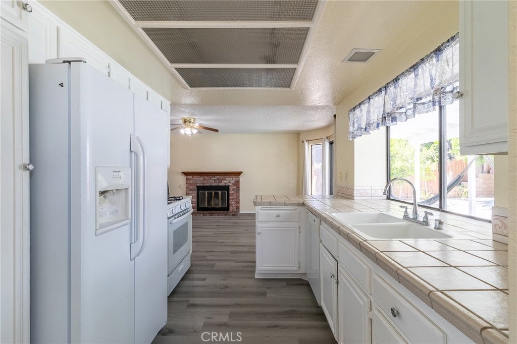 Redlands, California, 92374, United States, 4 Bedrooms Bedrooms, ,2 BathroomsBathrooms,Residential,For Sale,1978273