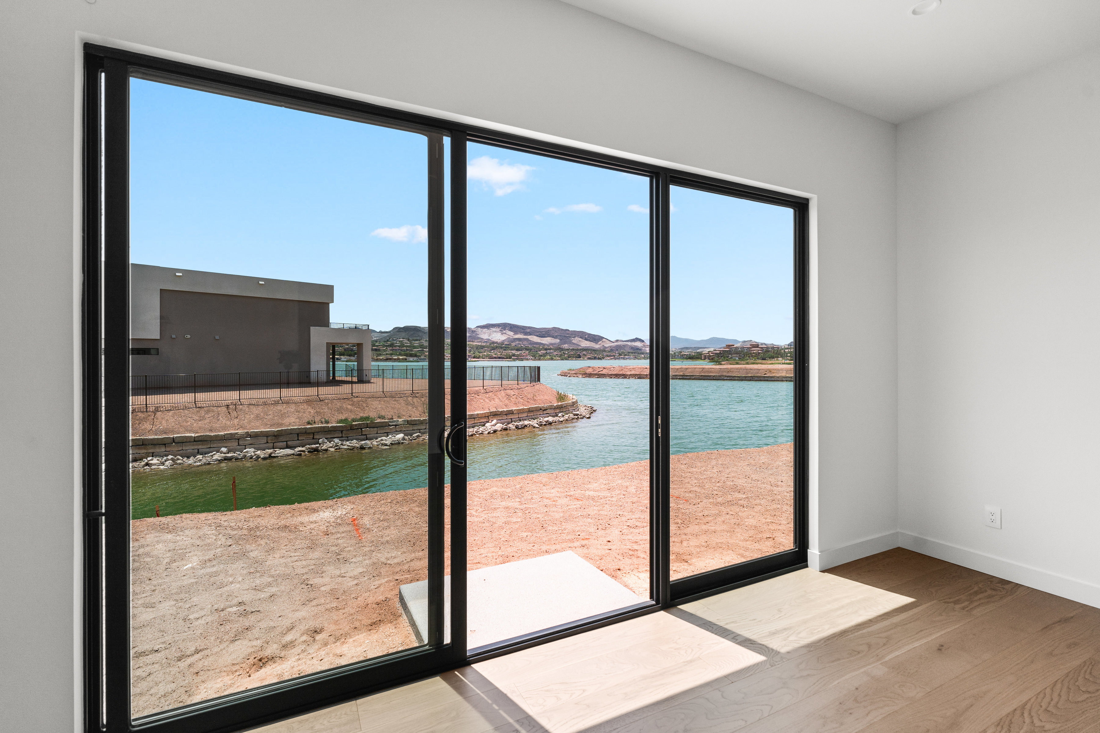  One of a Kind Waterfront Lifestyle - 物件實景