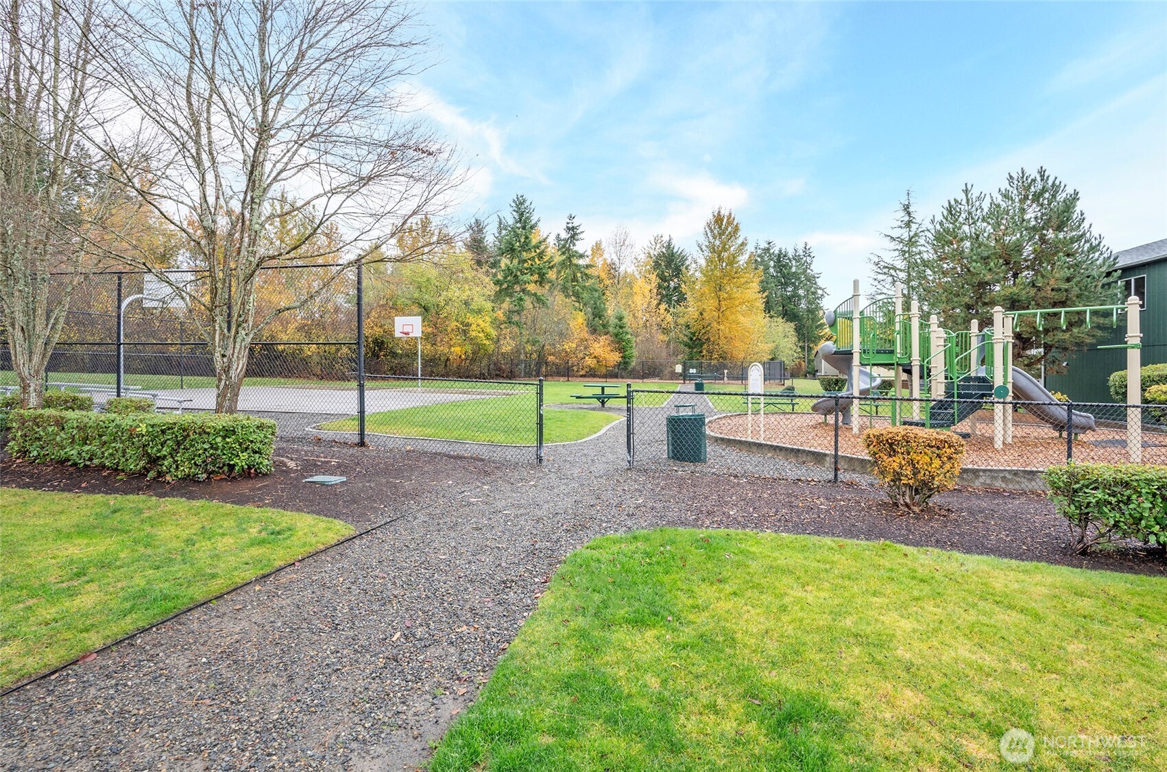 Puyallup, Washington, 98375, United States, 3 Bedrooms Bedrooms, ,3 BathroomsBathrooms,Residential,For Sale,1989392