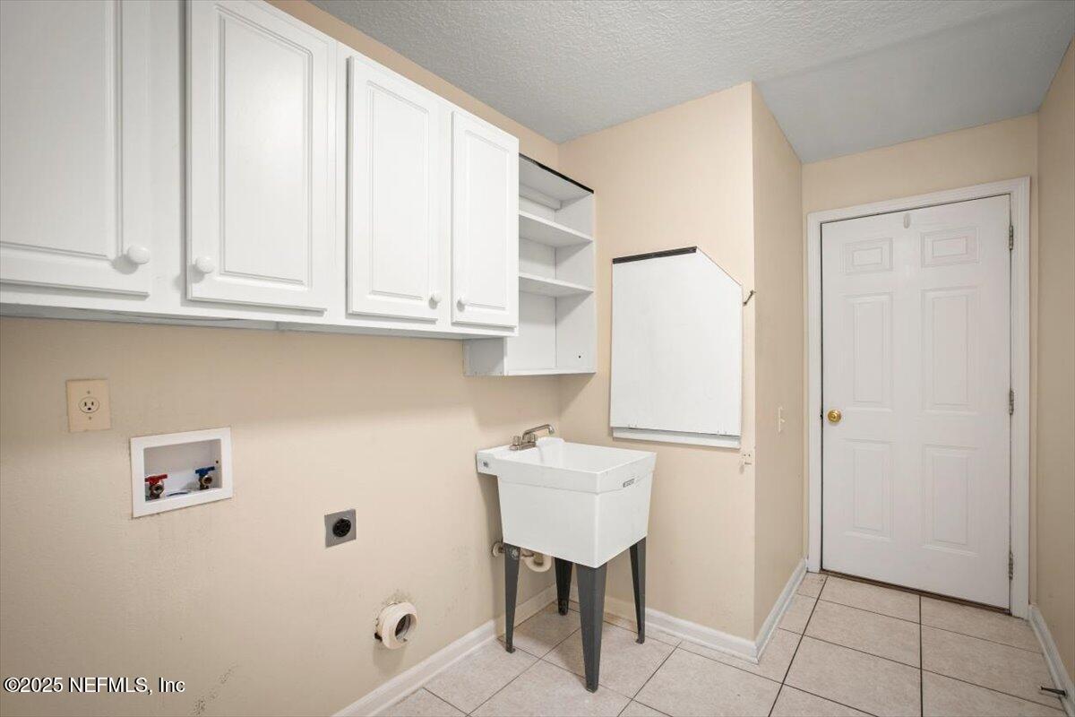 Jacksonville, Florida, 32256, United States, 5 Bedrooms Bedrooms, ,3 BathroomsBathrooms,Residential,For Sale,1975444