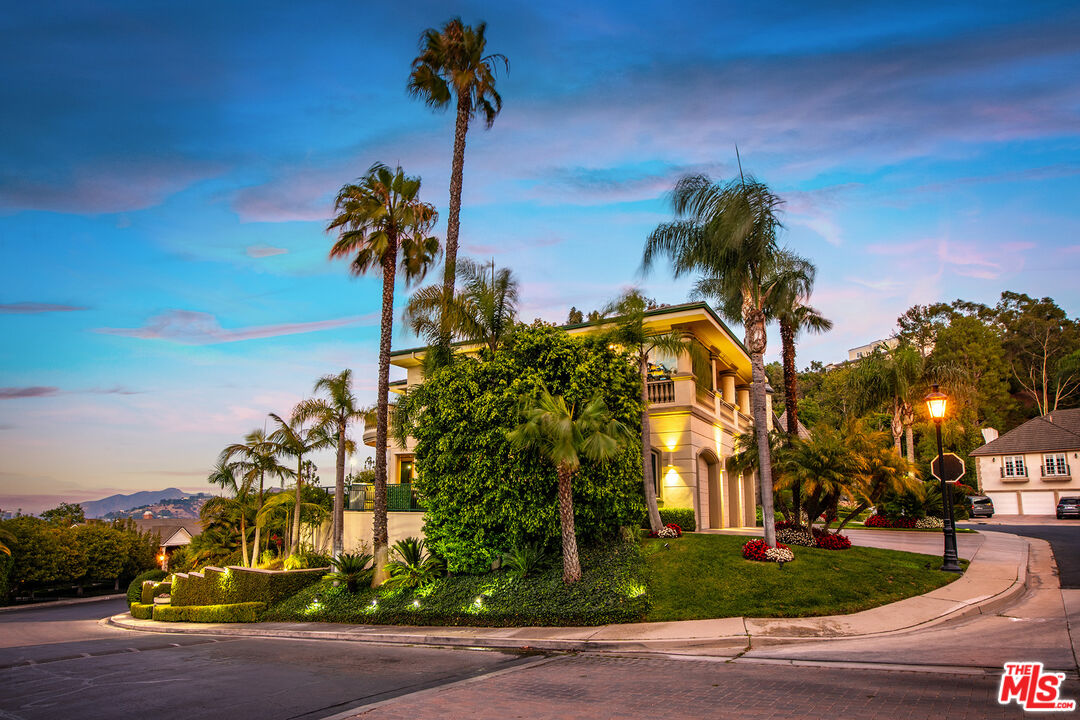 Beverly Hills, California, 90210, United States, 4 Bedrooms Bedrooms, ,5 BathroomsBathrooms,Residential,For Sale,1919871