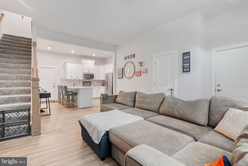 Rockville, Maryland, 20855, United States, 3 Bedrooms Bedrooms, ,3 BathroomsBathrooms,Residential,For Sale,1929038