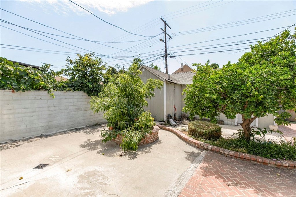 Los Angeles, California, 90006, United States, 5 Bedrooms Bedrooms, ,2 BathroomsBathrooms,Residential,For Sale,1940341