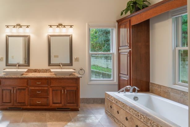 Murphy, North Carolina, 28906, United States, 4 Bedrooms Bedrooms, ,4 BathroomsBathrooms,Residential,For Sale,1989693