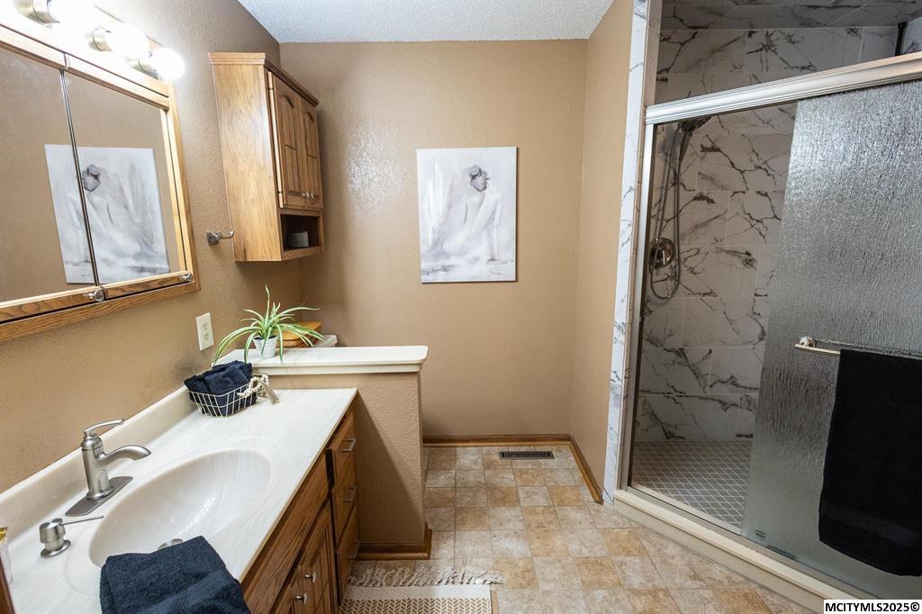 Clear Lake, Iowa, 50428, United States, 3 Bedrooms Bedrooms, ,2 BathroomsBathrooms,Residential,For Sale,1975184