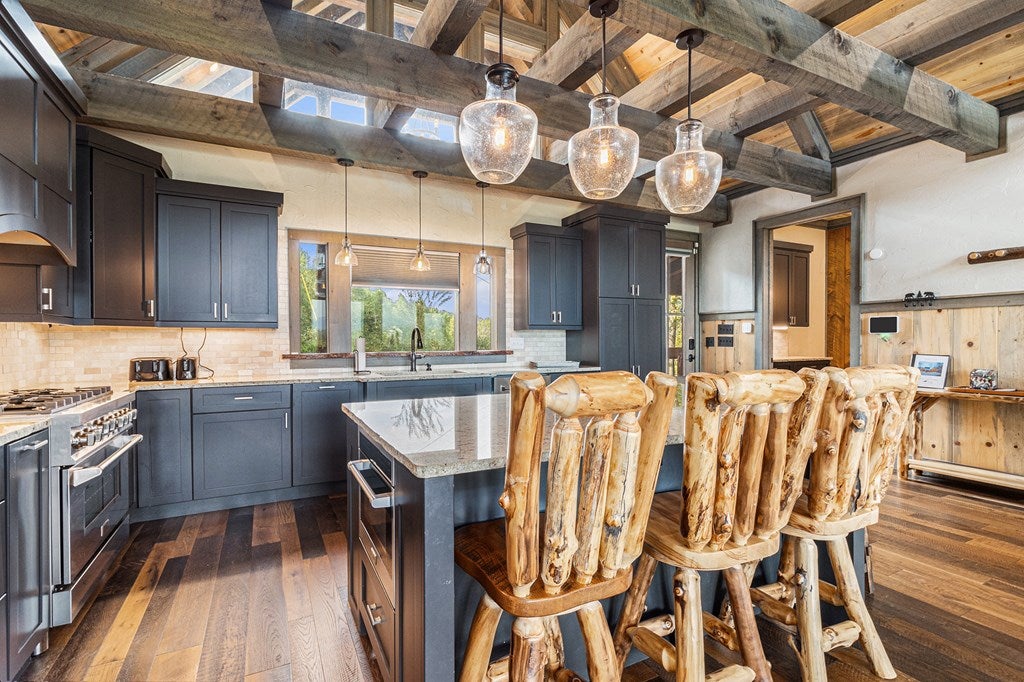 Ellijay, Georgia, 30540, United States, 5 Bedrooms Bedrooms, ,5 BathroomsBathrooms,Residential,For Sale,1952565