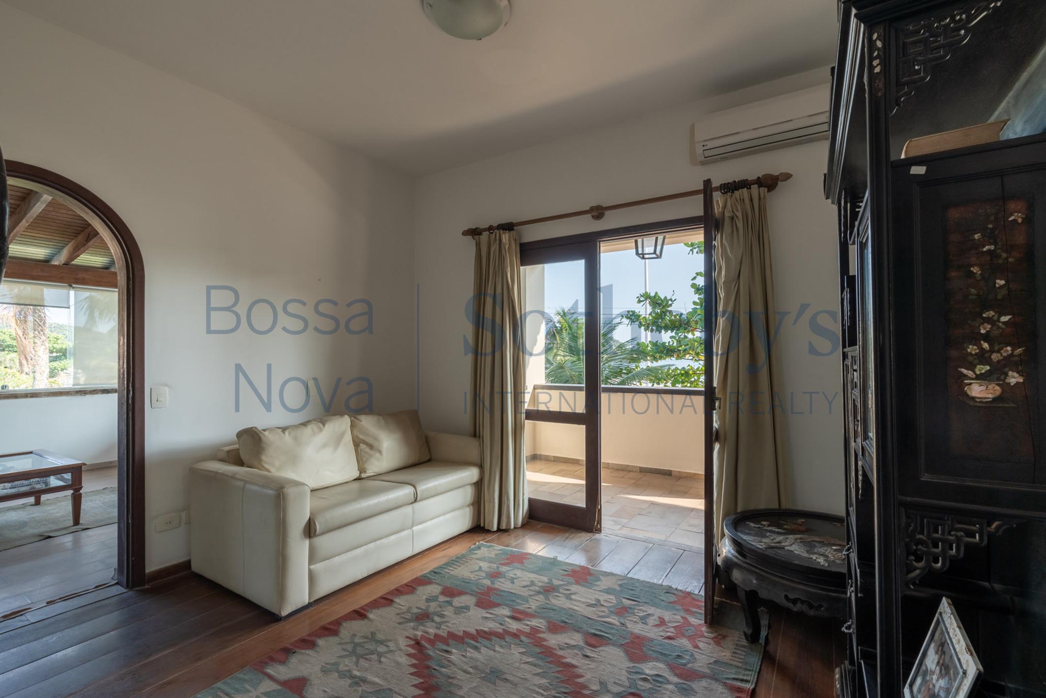  Large house with pool facing the sea - 物件實景