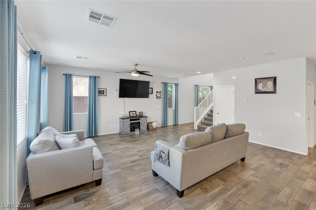 Las Vegas, Nevada, 89129, United States, 4 Bedrooms Bedrooms, ,3 BathroomsBathrooms,Residential,For Sale,2023651