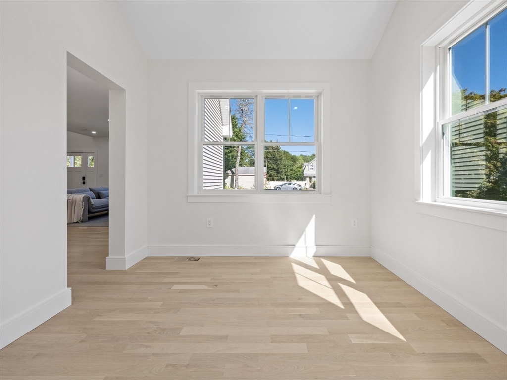 Wakefield, Massachusetts, 01880, United States, 4 Bedrooms Bedrooms, ,5 BathroomsBathrooms,Residential,For Sale,1938527
