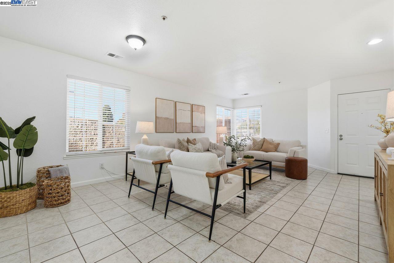 Union City, California, 94587, United States, 3 Bedrooms Bedrooms, ,2 BathroomsBathrooms,Residential,For Sale,2002943