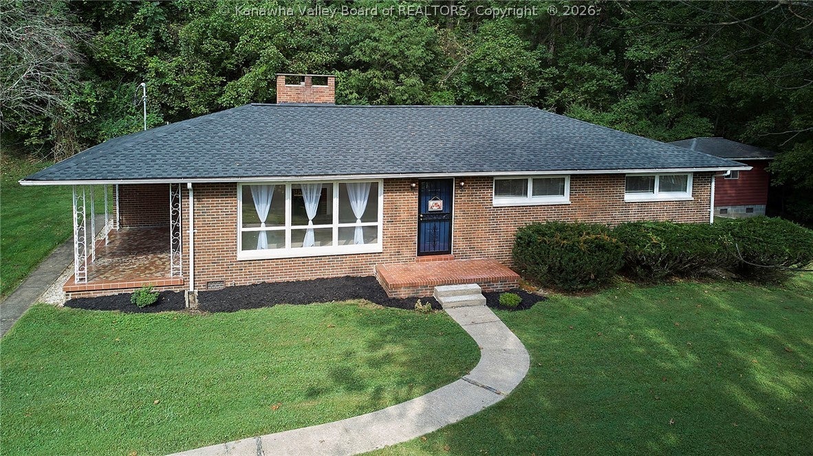 Orchard Ave, Saint Albans, WV 25177