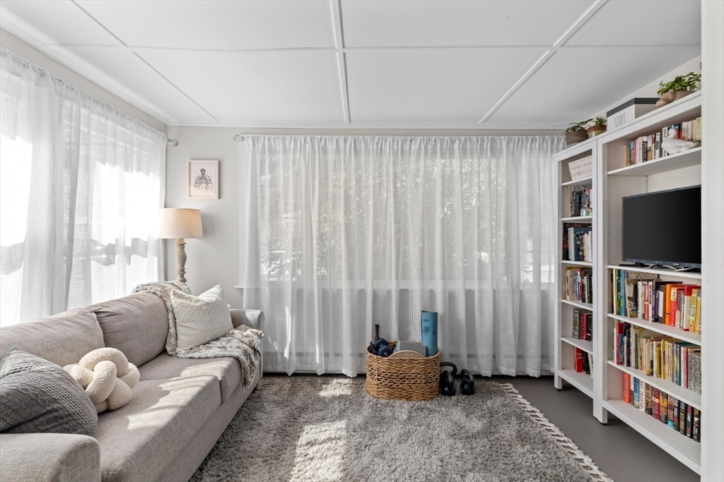 Swampscott, Massachusetts, 01907, United States, 3 Bedrooms Bedrooms, ,2 BathroomsBathrooms,Residential,For Sale,1979300