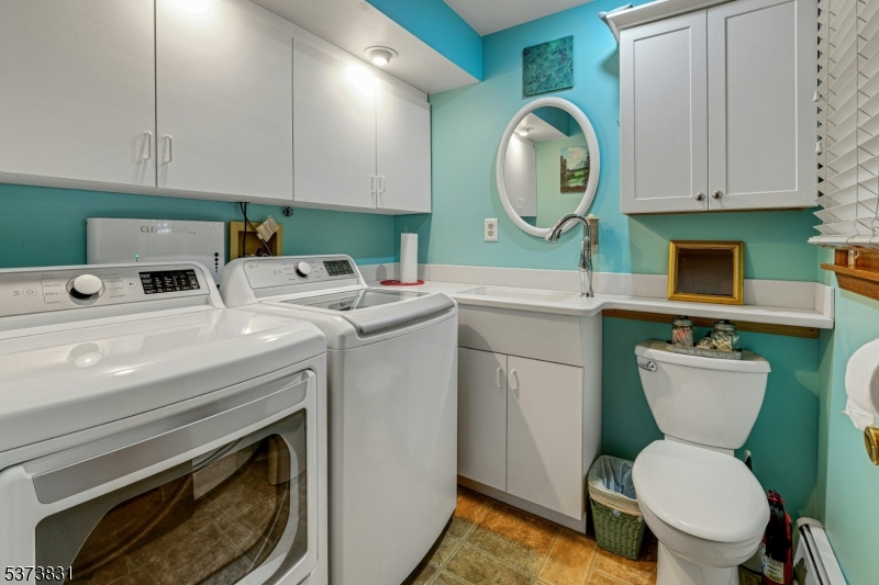 Frankford Twp., New Jersey, 07826, United States, 4 Bedrooms Bedrooms, ,4 BathroomsBathrooms,Residential,For Sale,1901046