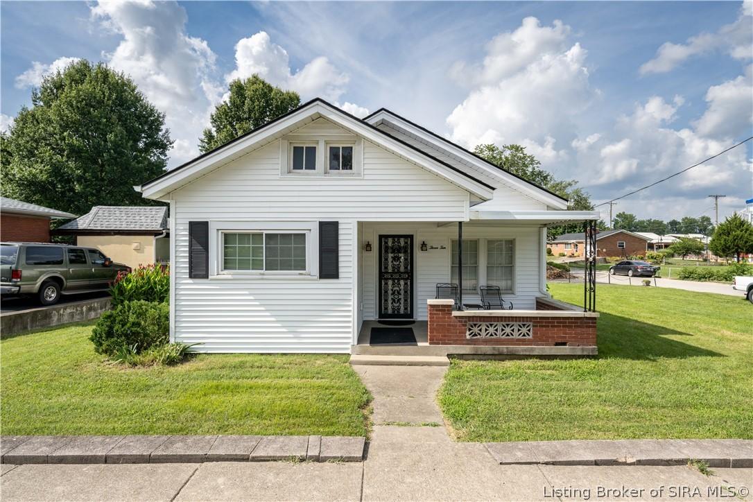 Daisy Ln, New Albany, IN 47150