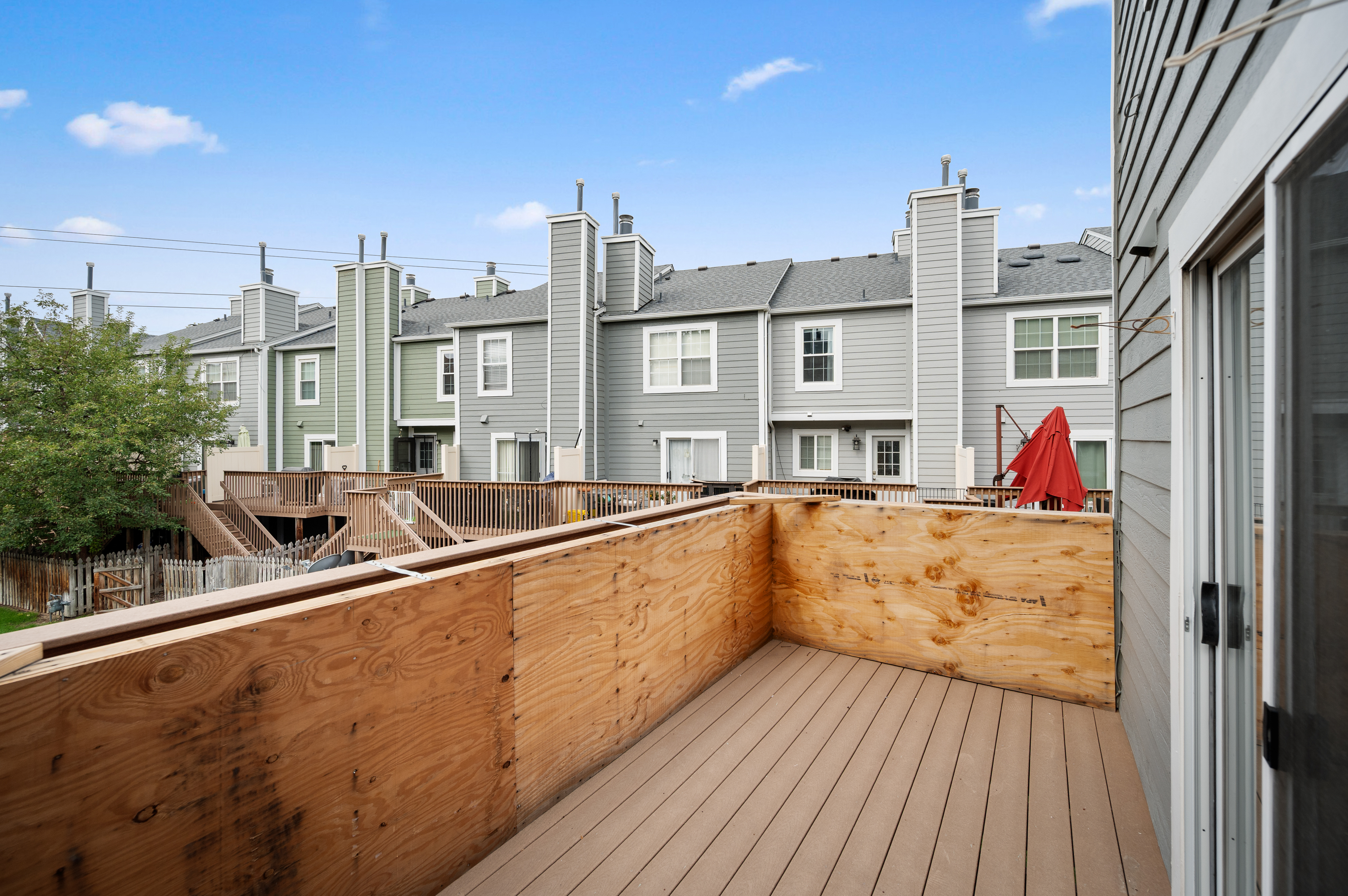  End Unit Townhome in Granville West - 物件實景