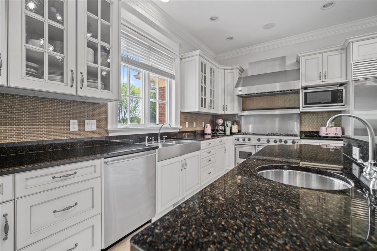 Bloomington, Illinois, 61704, United States, 4 Bedrooms Bedrooms, ,7 BathroomsBathrooms,Residential,For Sale,1941288