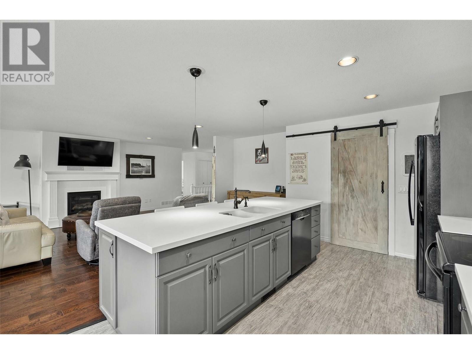 KELOWNA, British Columbia, V1P 1N8, CA, 6 Bedrooms Bedrooms, ,4 BathroomsBathrooms,Residential,For Sale,1837090