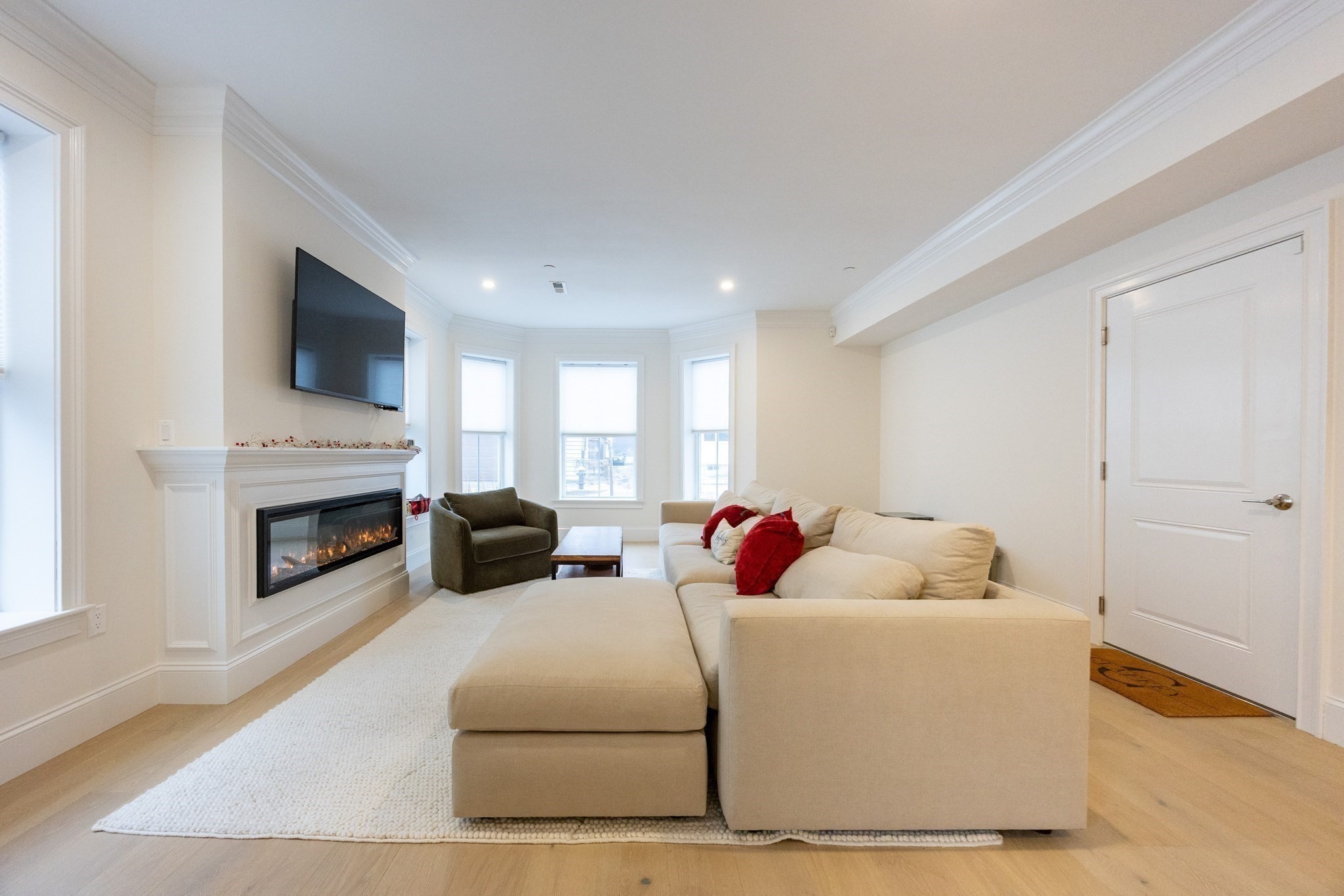 Boston, Massachusetts, 02134, United States, 3 Bedrooms Bedrooms, ,2 BathroomsBathrooms,Residential,For Sale,2034966